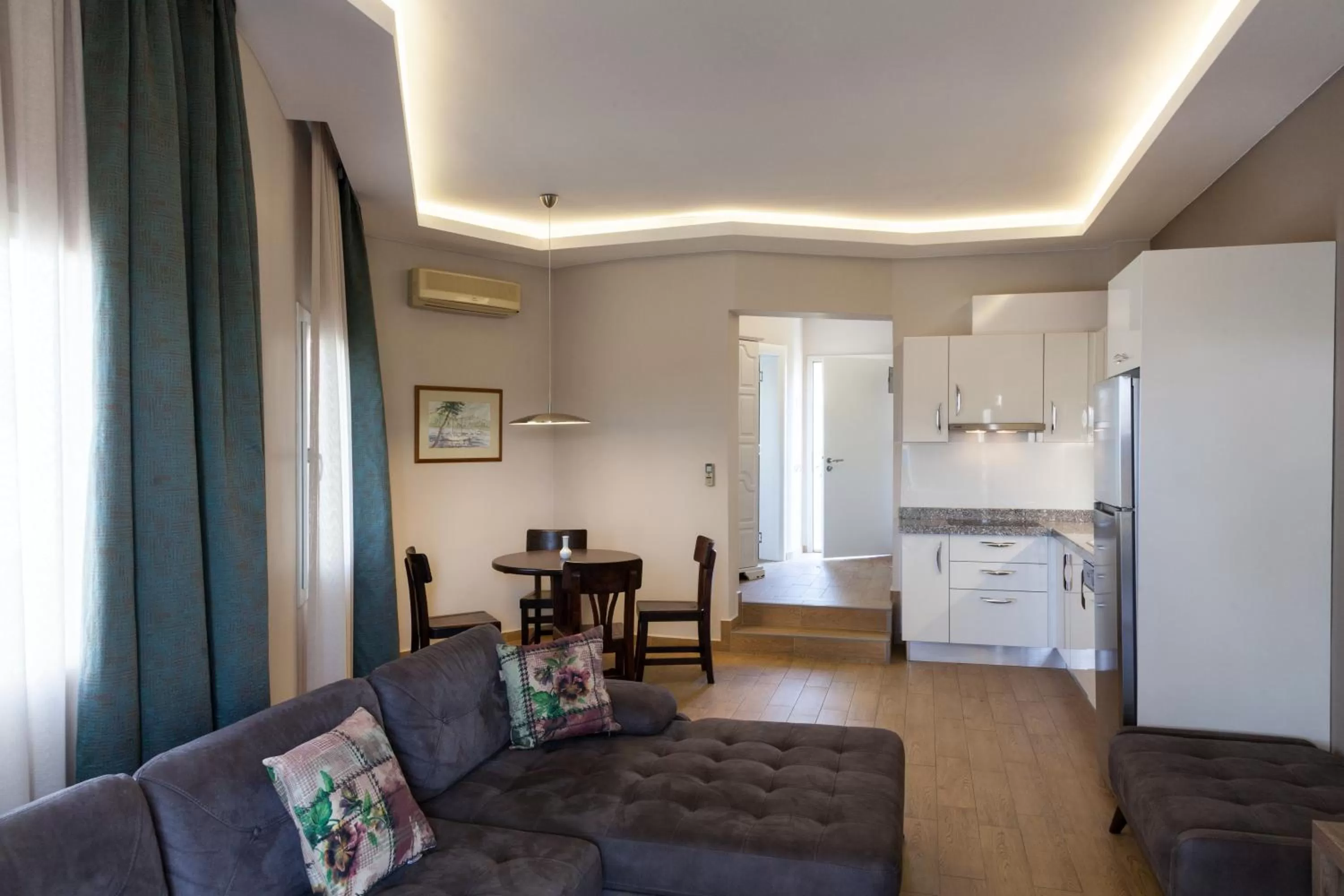 Kitchen or kitchenette, Seating Area in Sun Garden Apart Hotel