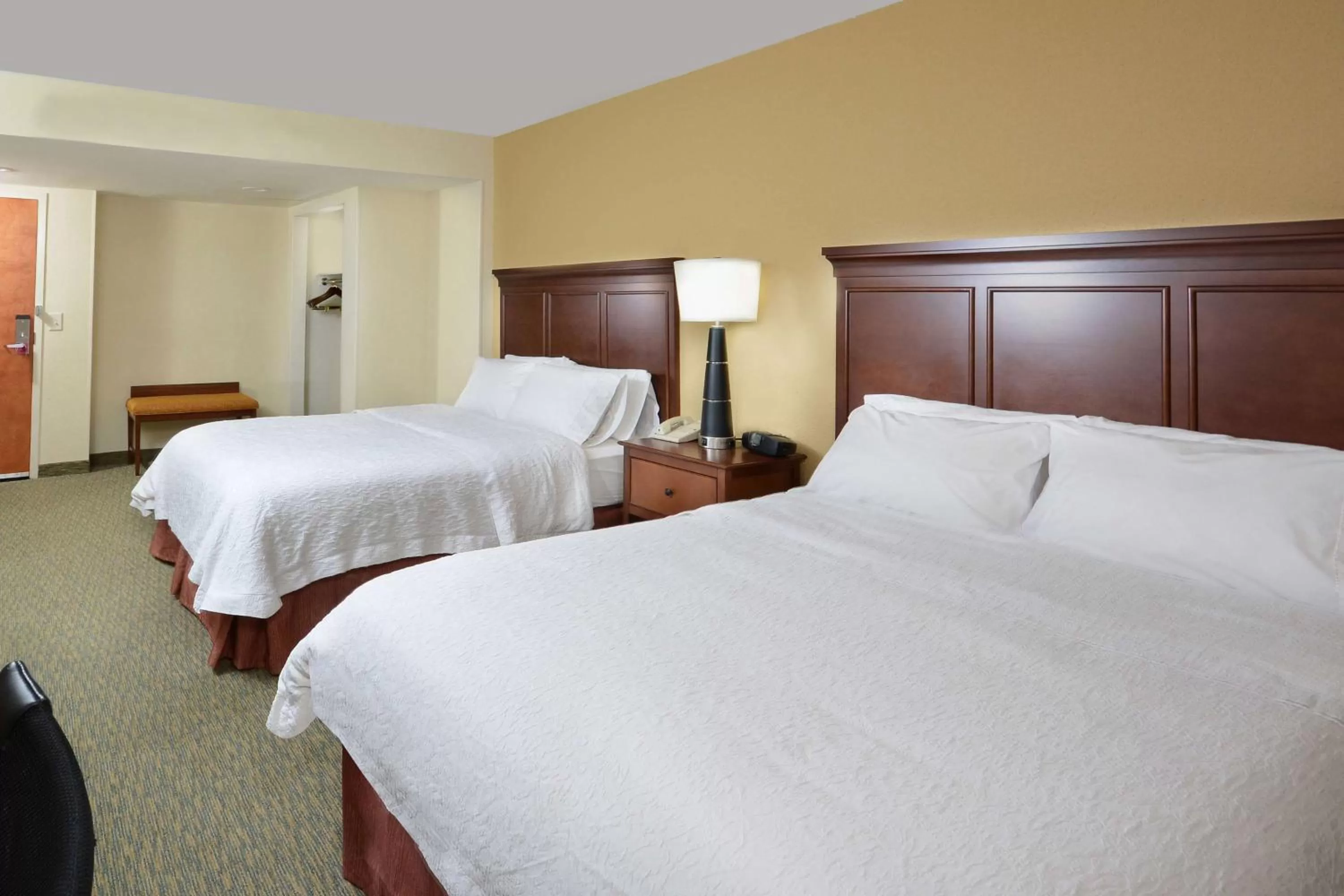 Bed in Hampton Inn Raleigh/Durham Airport