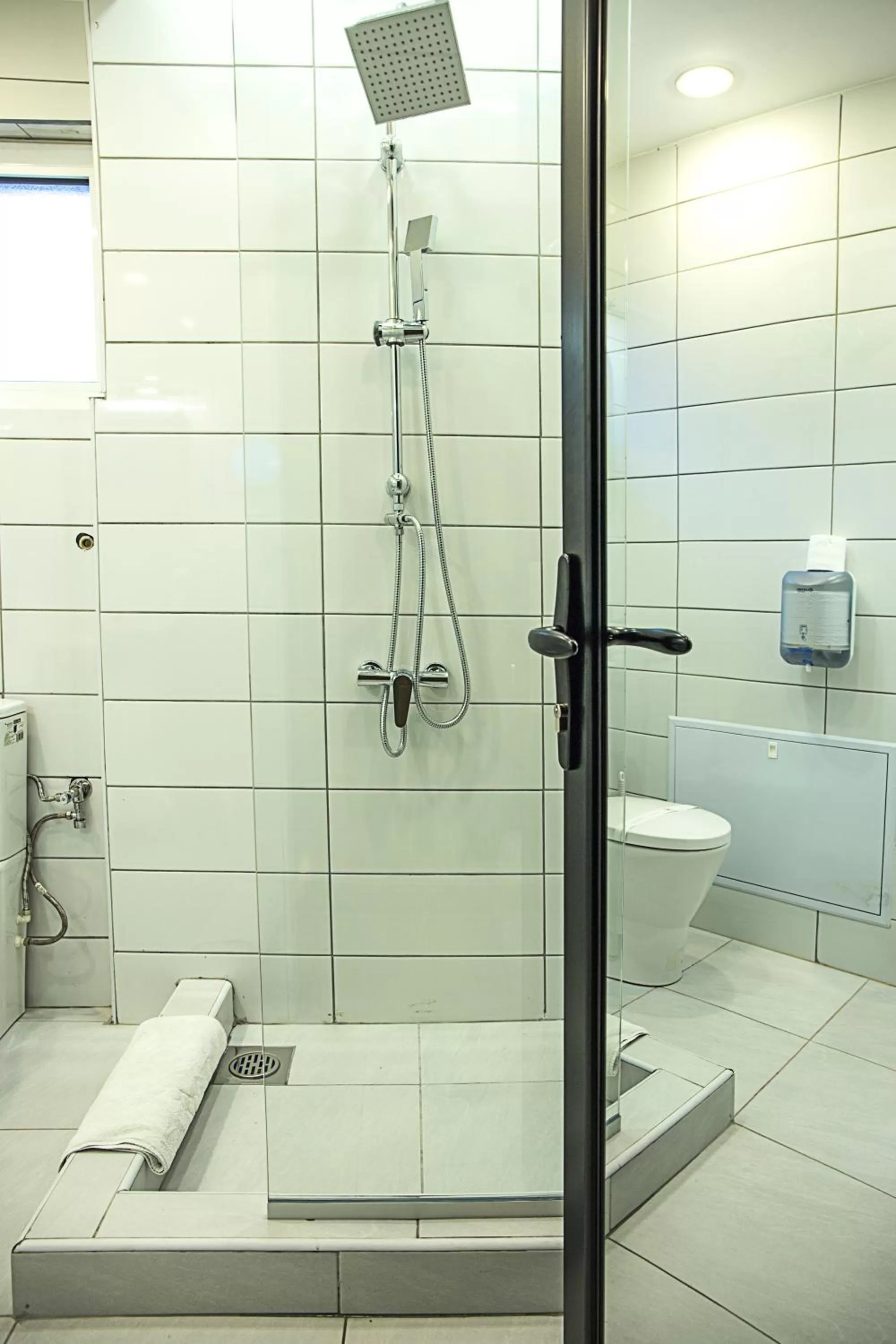 Shower in Hotel Super 8