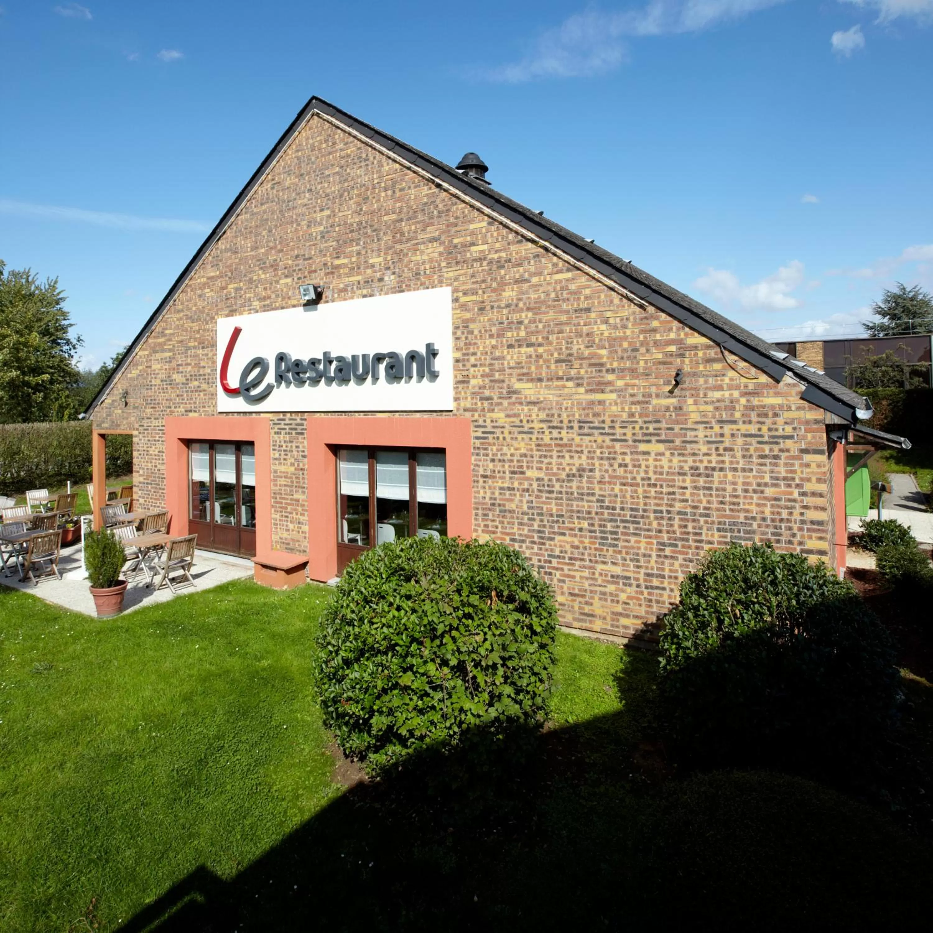 Patio in Campanile Rouen Nord - Mont-Saint-Aignan