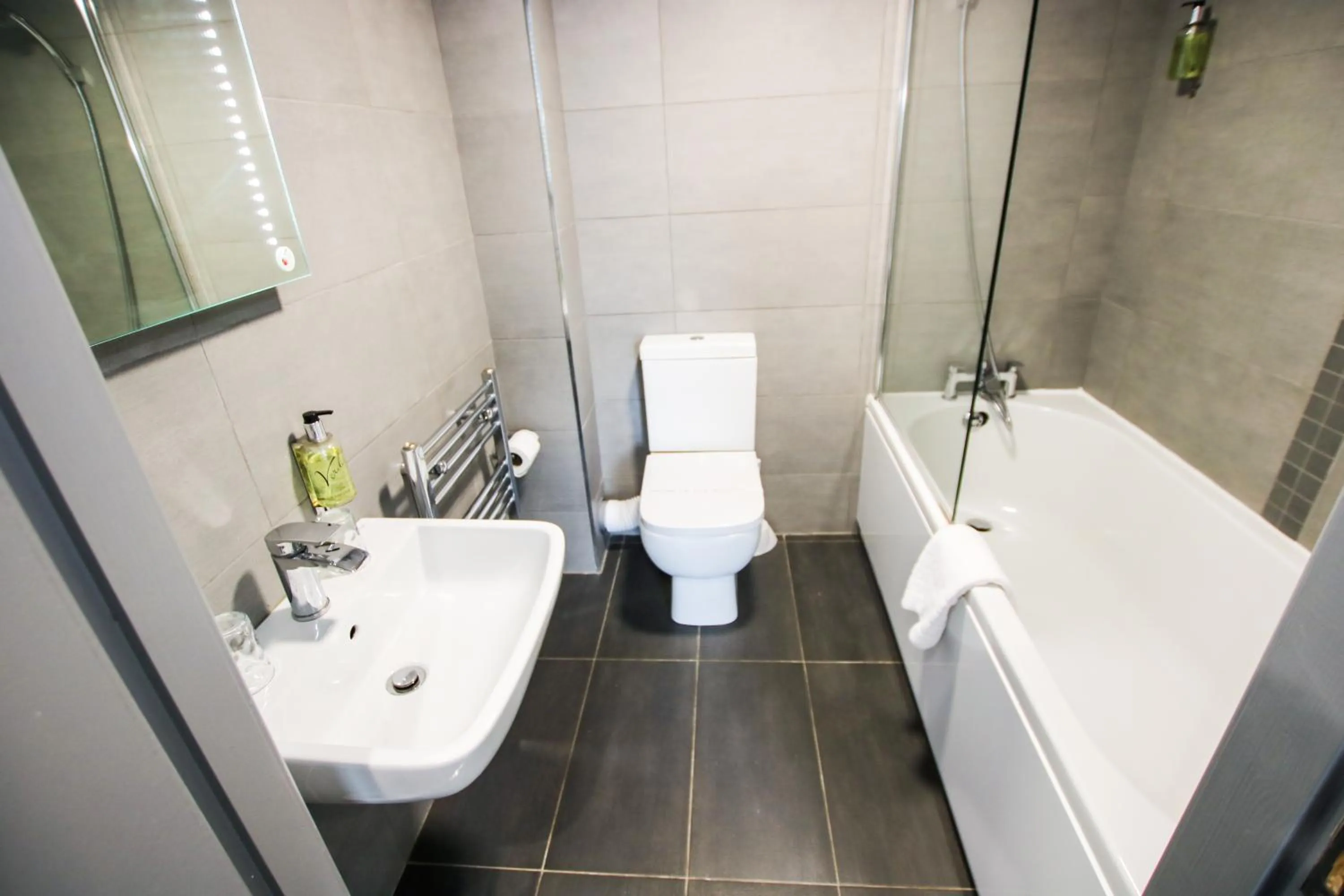 Bathroom in Brunswick Merchant City Hotel