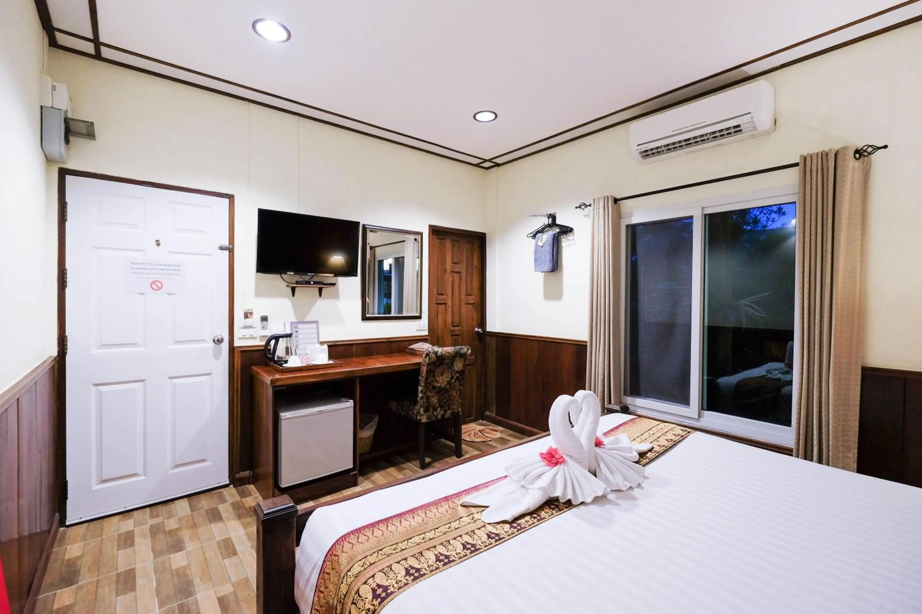 Photo of the whole room, Bed in Vieng Tawan Sukhothai Hotel