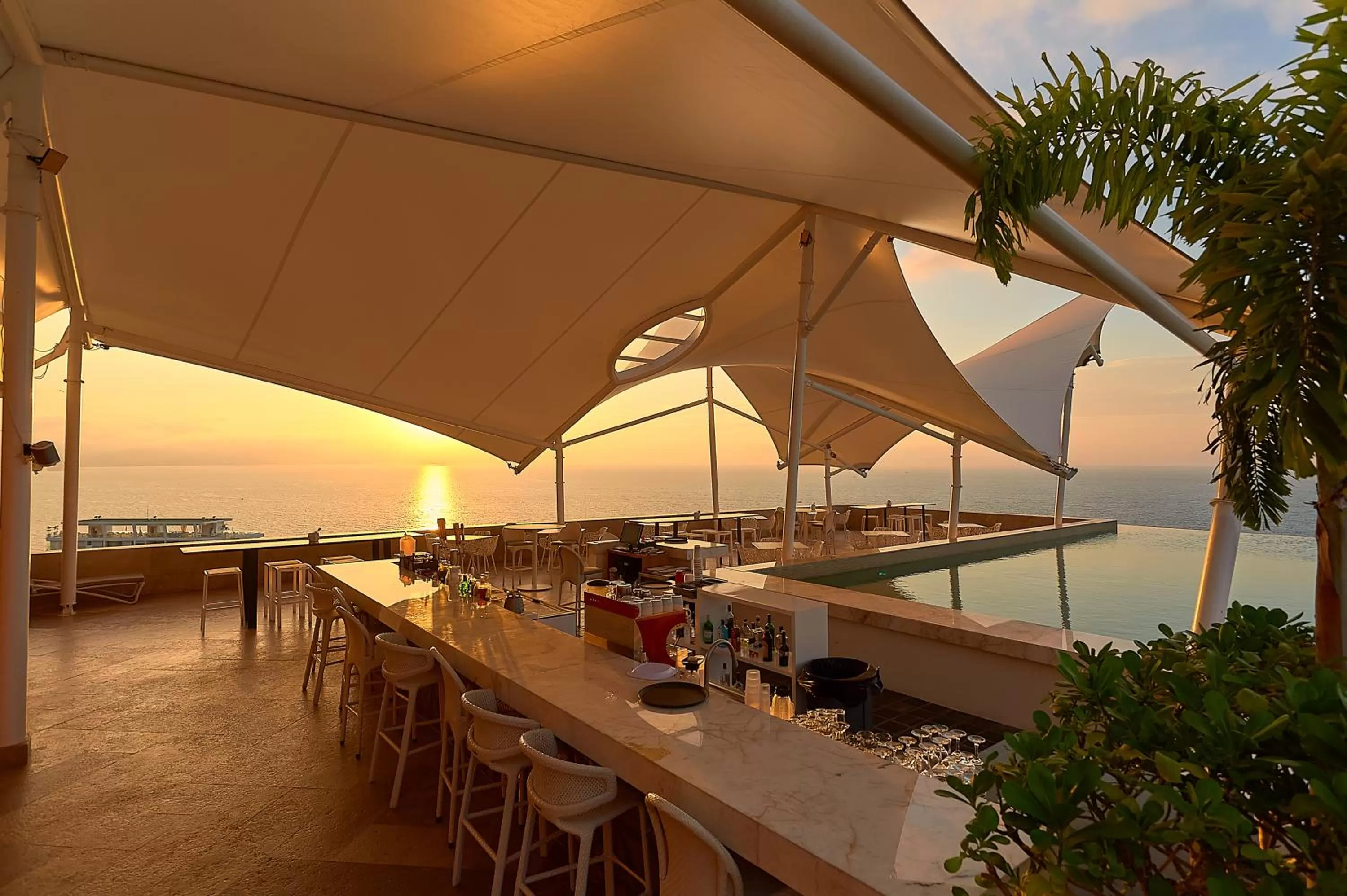 Restaurant/places to eat in Maxwell Residences at Indah