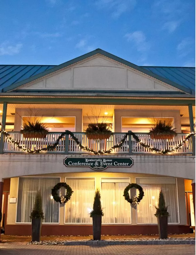 Facade/entrance in Lambertville House
