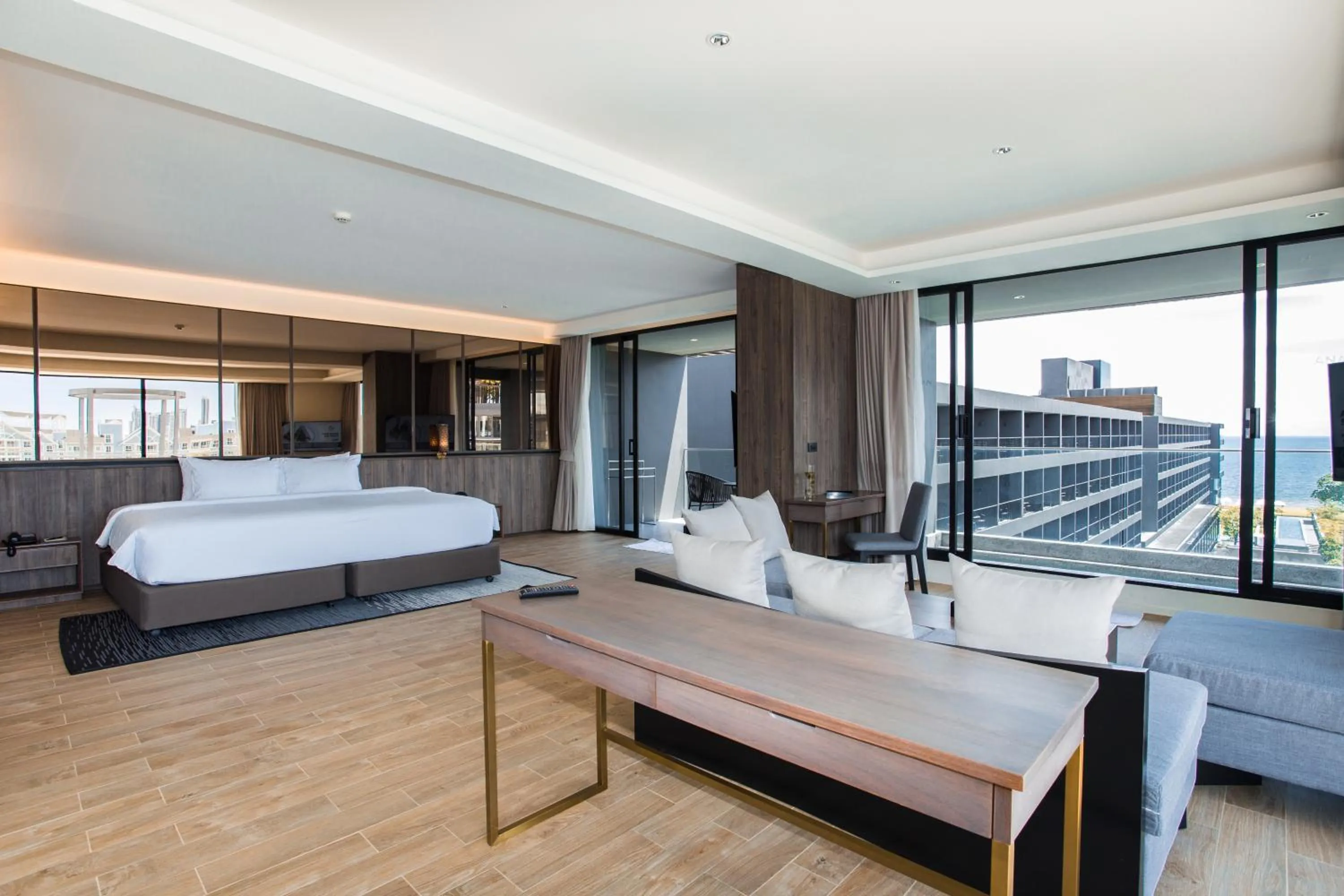 Bedroom, Bed in Ana Anan Resort & Villas Pattaya