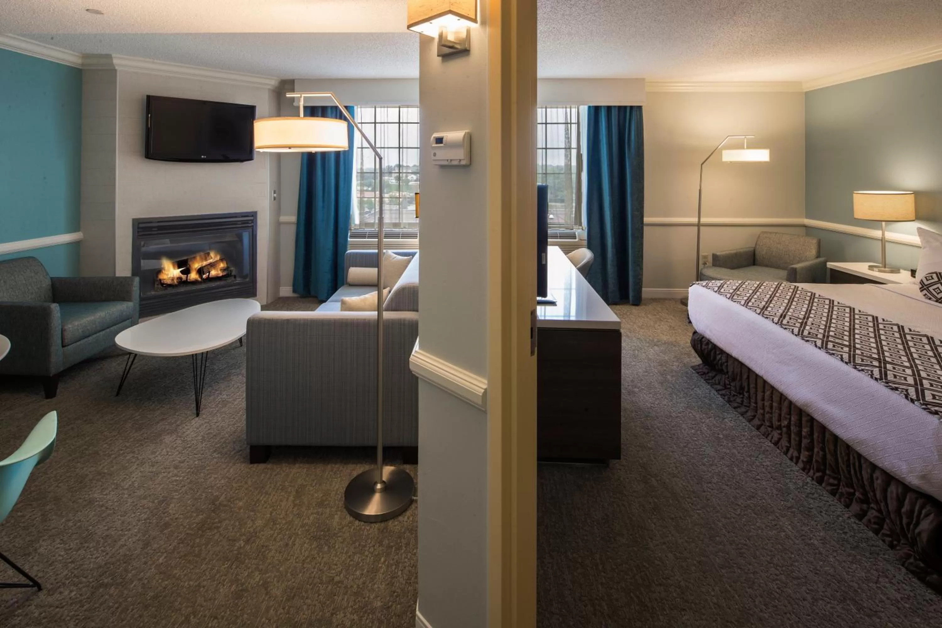 Bedroom, Bed in Crowne Plaza Hotel and Suites Pittsburgh South by IHG