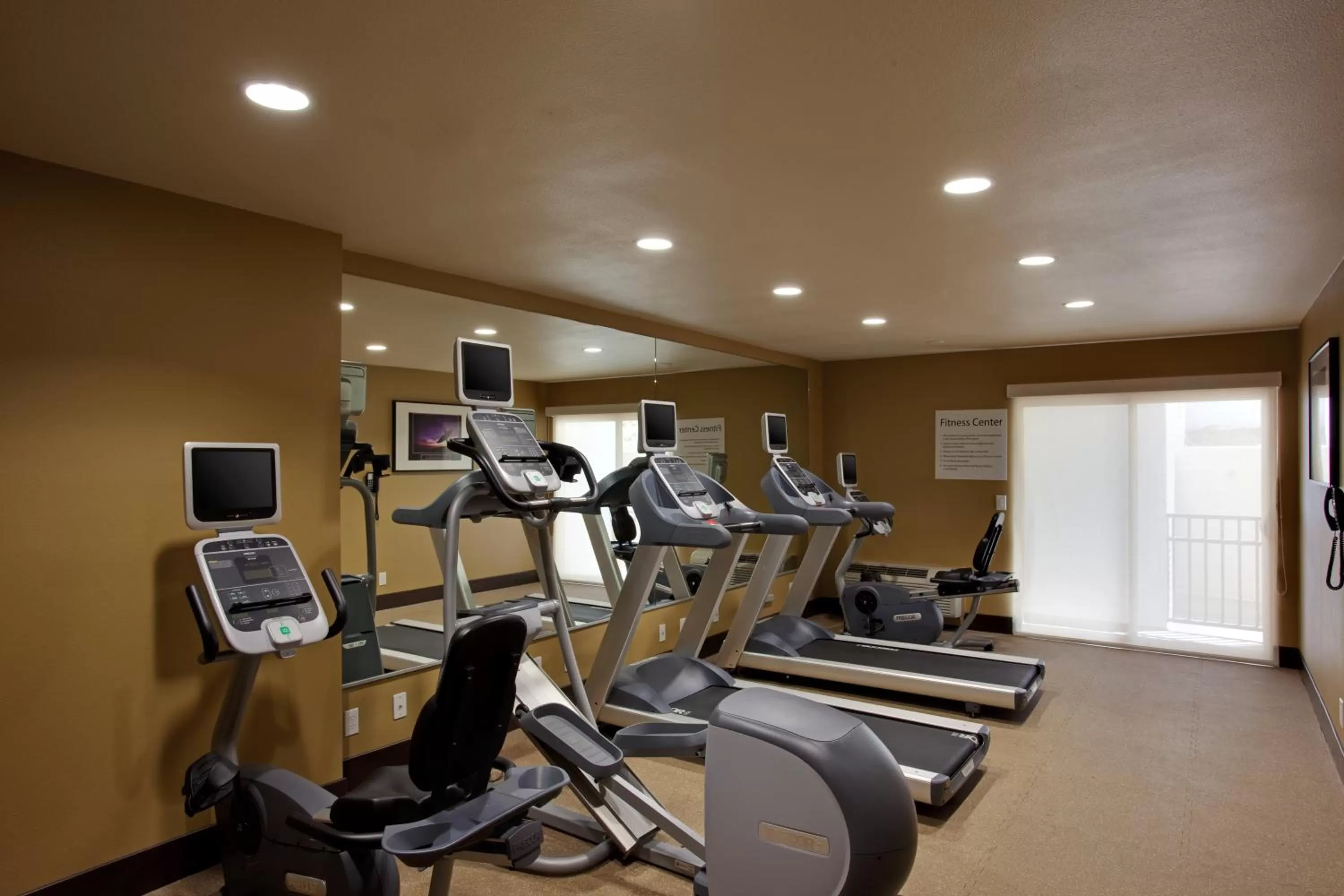 Fitness centre/facilities in Holiday Inn Express San Clemente N – Beach Area by IHG