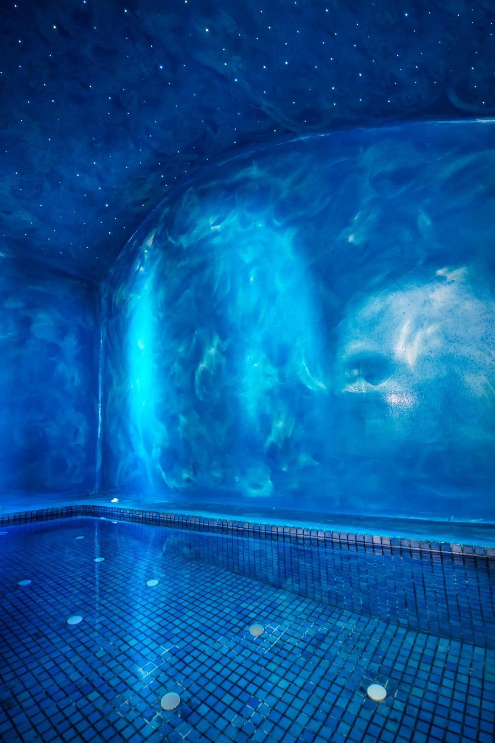 Hot Tub in San Marino Suites by Calm Collection