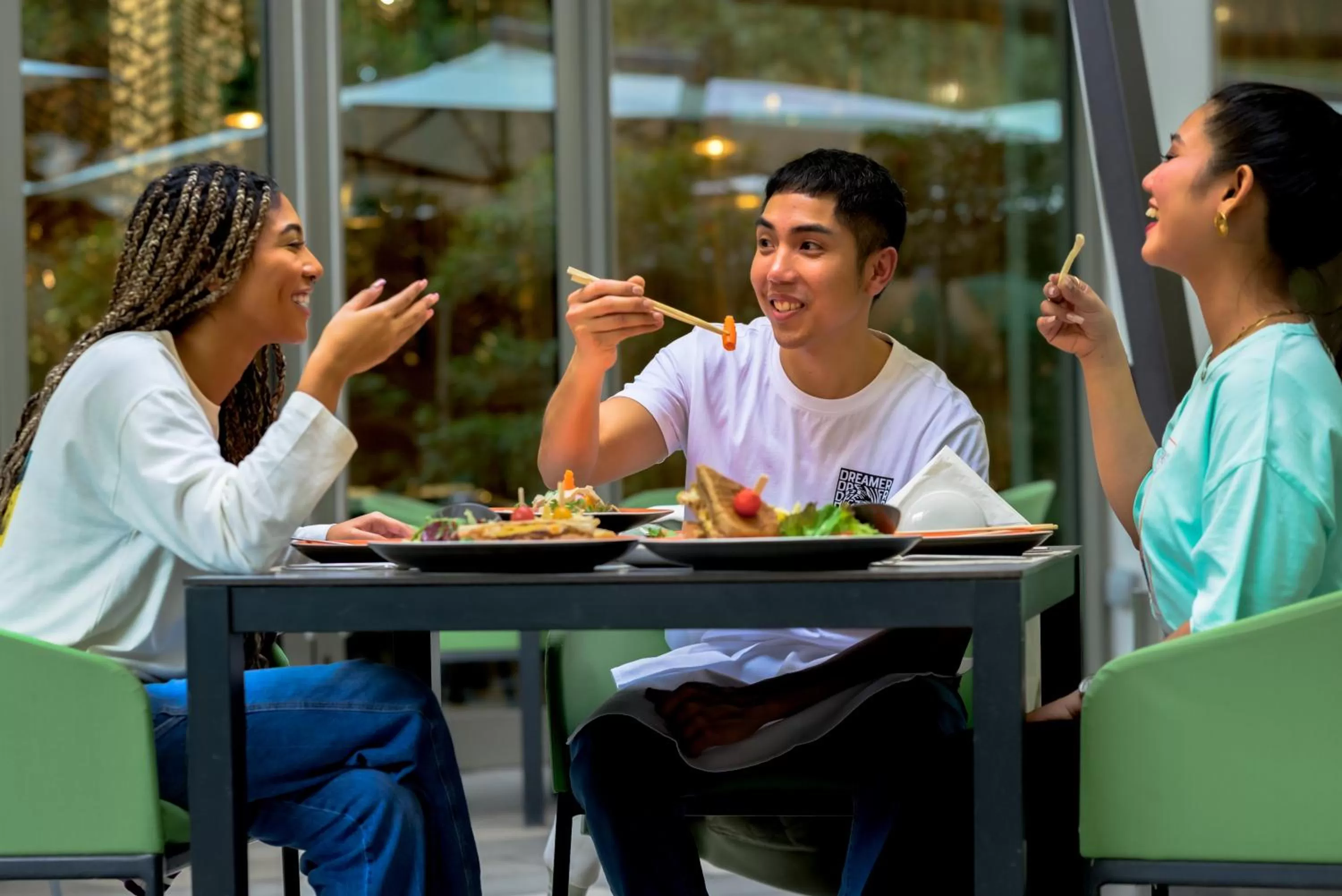 Restaurant/places to eat in ibis Dubai One Central