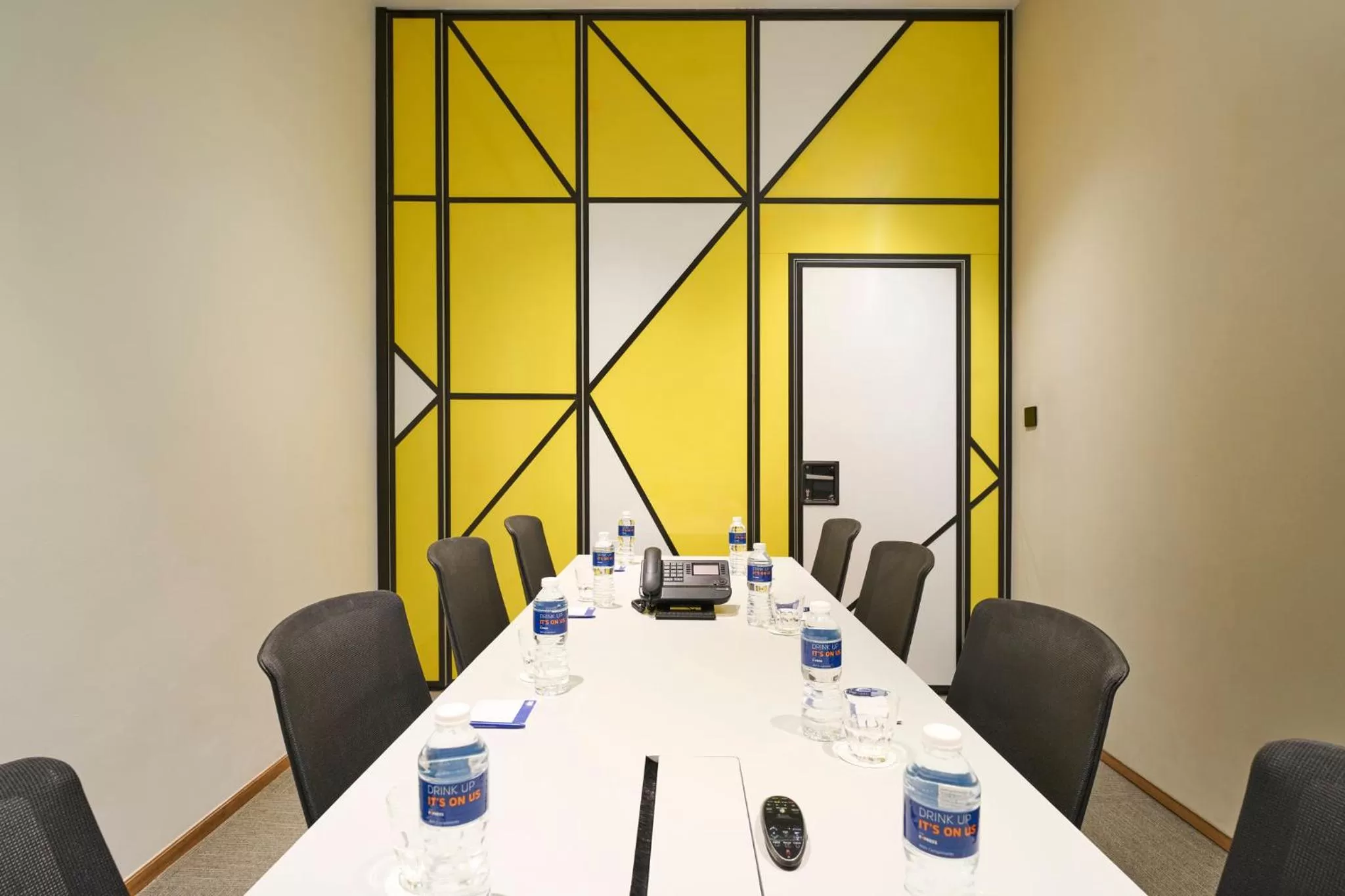Meeting/conference room in Holiday Inn Express Singapore Serangoon by IHG