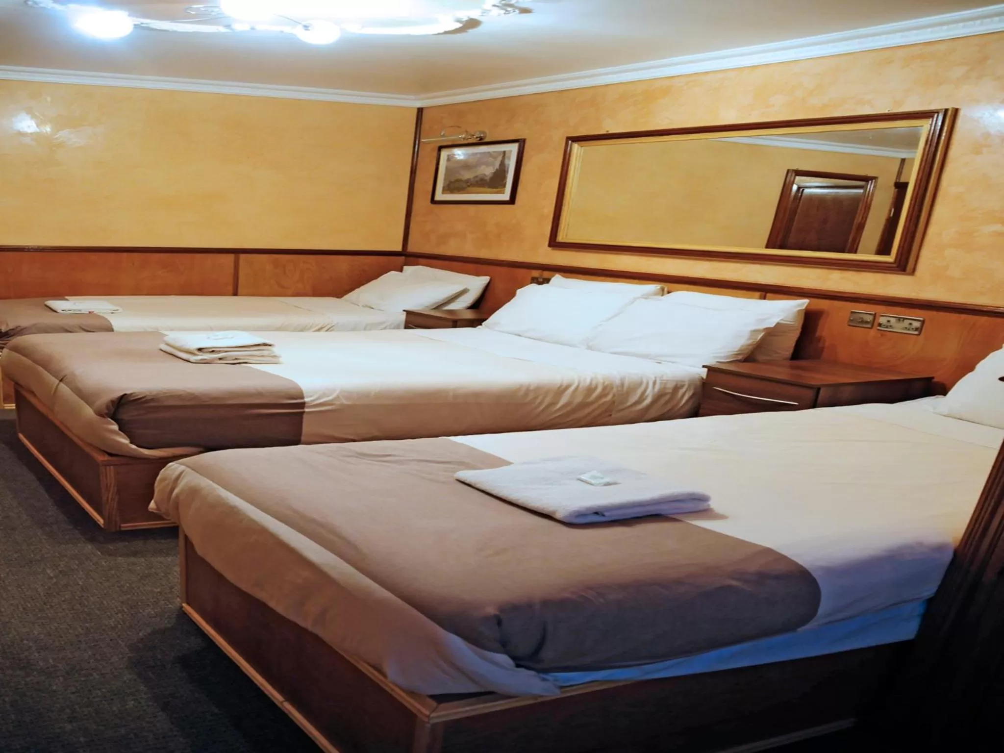 Photo of the whole room, Bed in Cricklewood Lodge Hotel