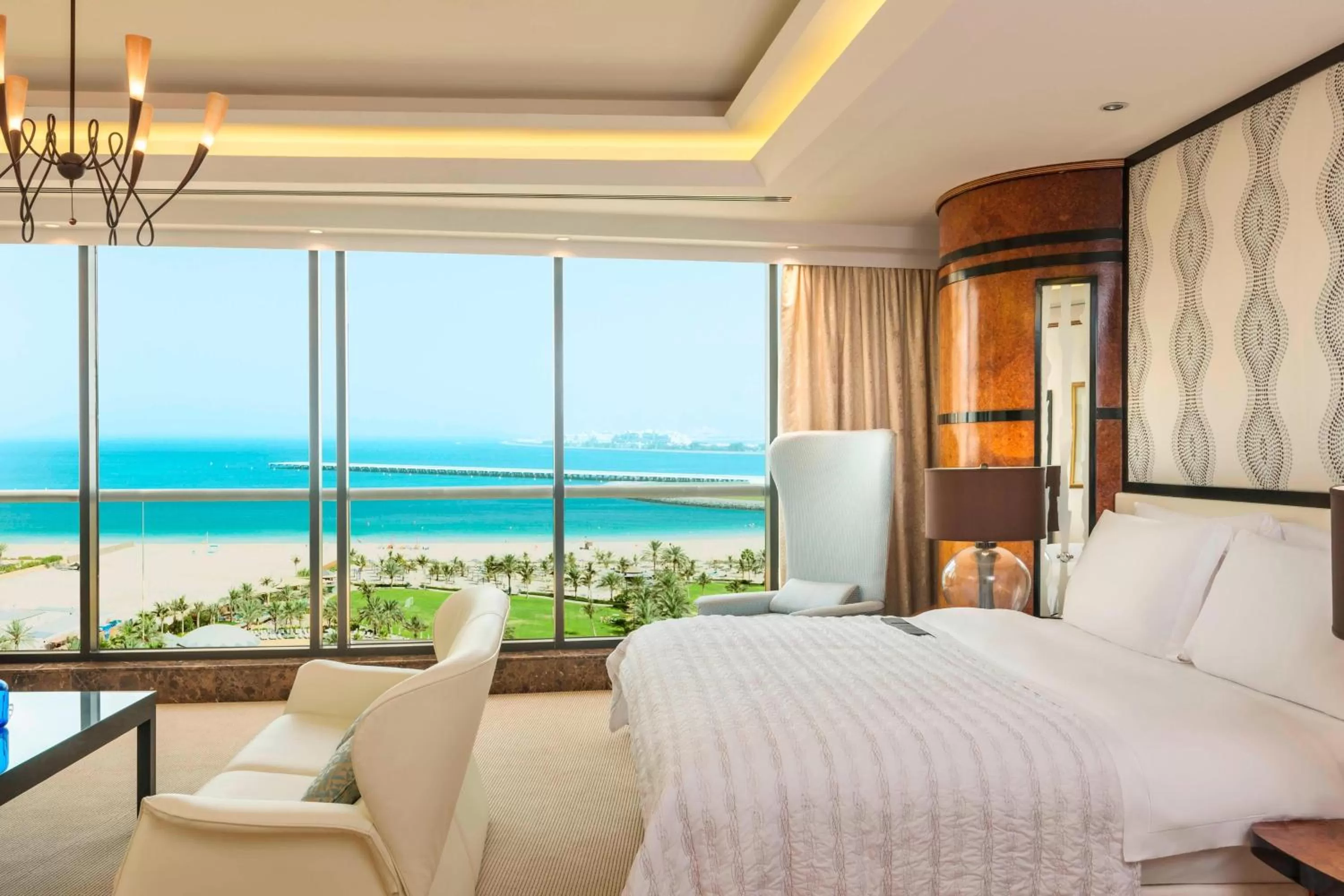 Bedroom, Bed in Le Royal Meridien Beach Resort & Spa Dubai