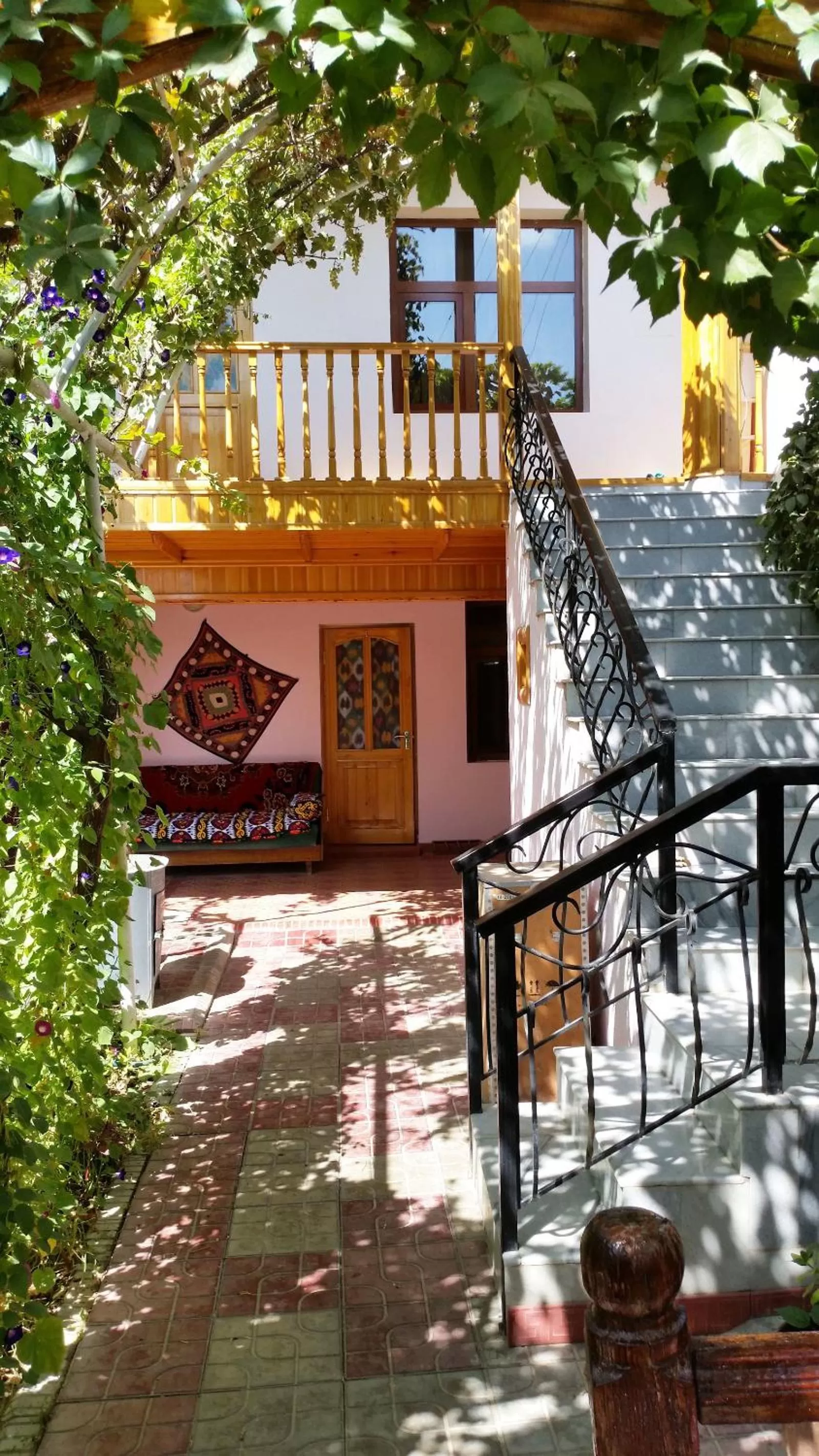 Facade/entrance, Patio/Outdoor Area in Jahongir Guest House