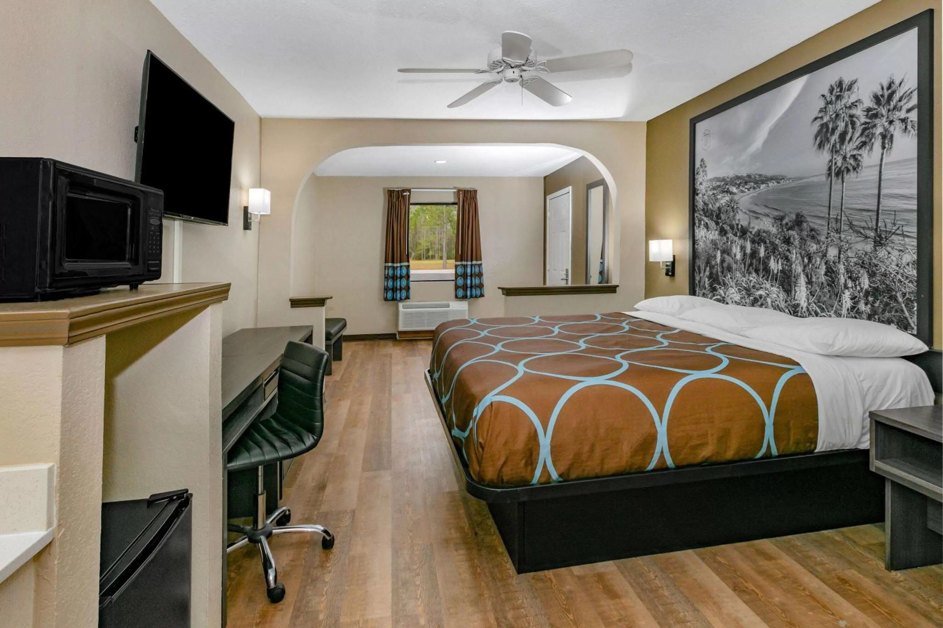 Photo of the whole room, Bed in Super 8 by Wyndham Moss Point