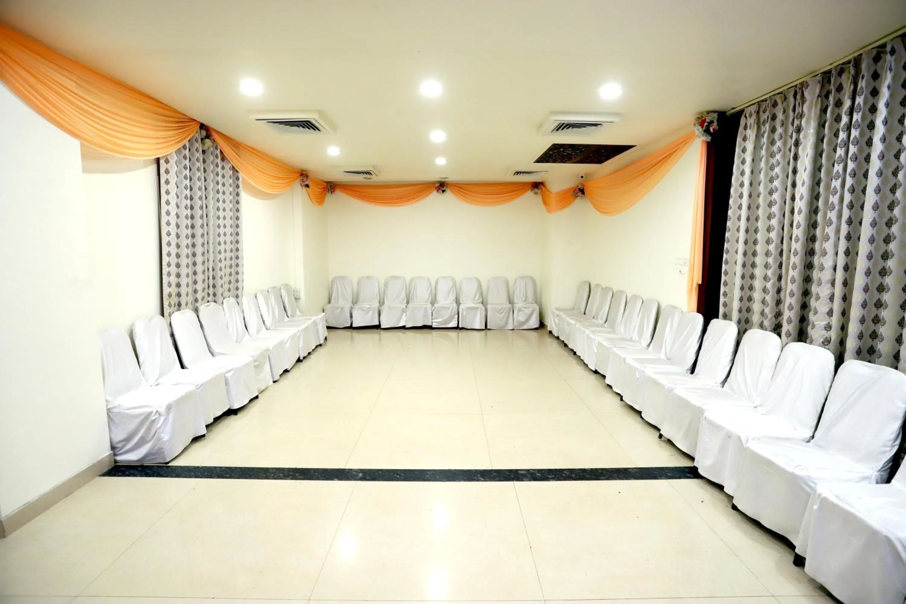 Breakfast, Bed in HOTEL BLUE PEARL