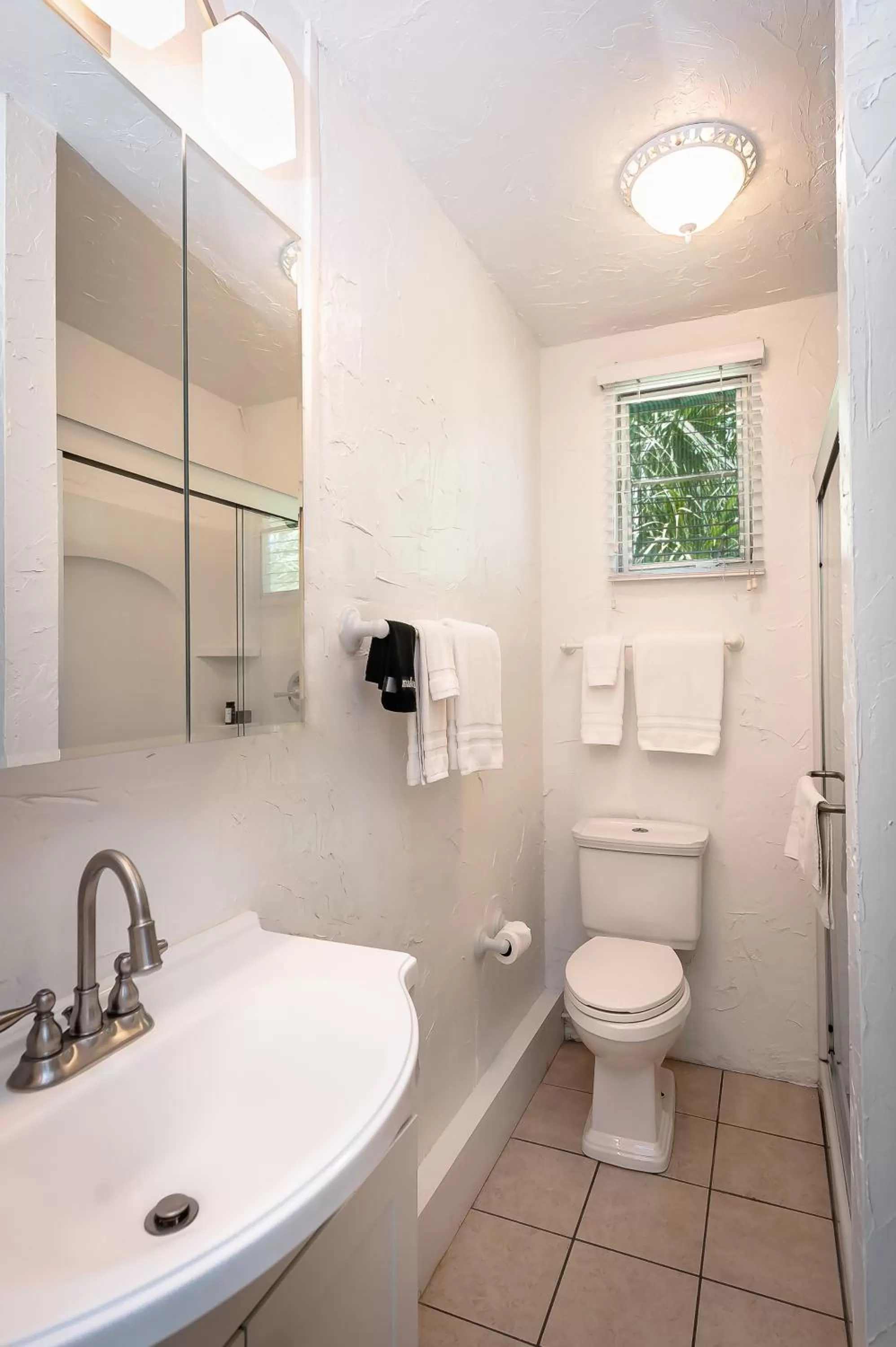 Bathroom in Cedar Cove Resort & Cottages