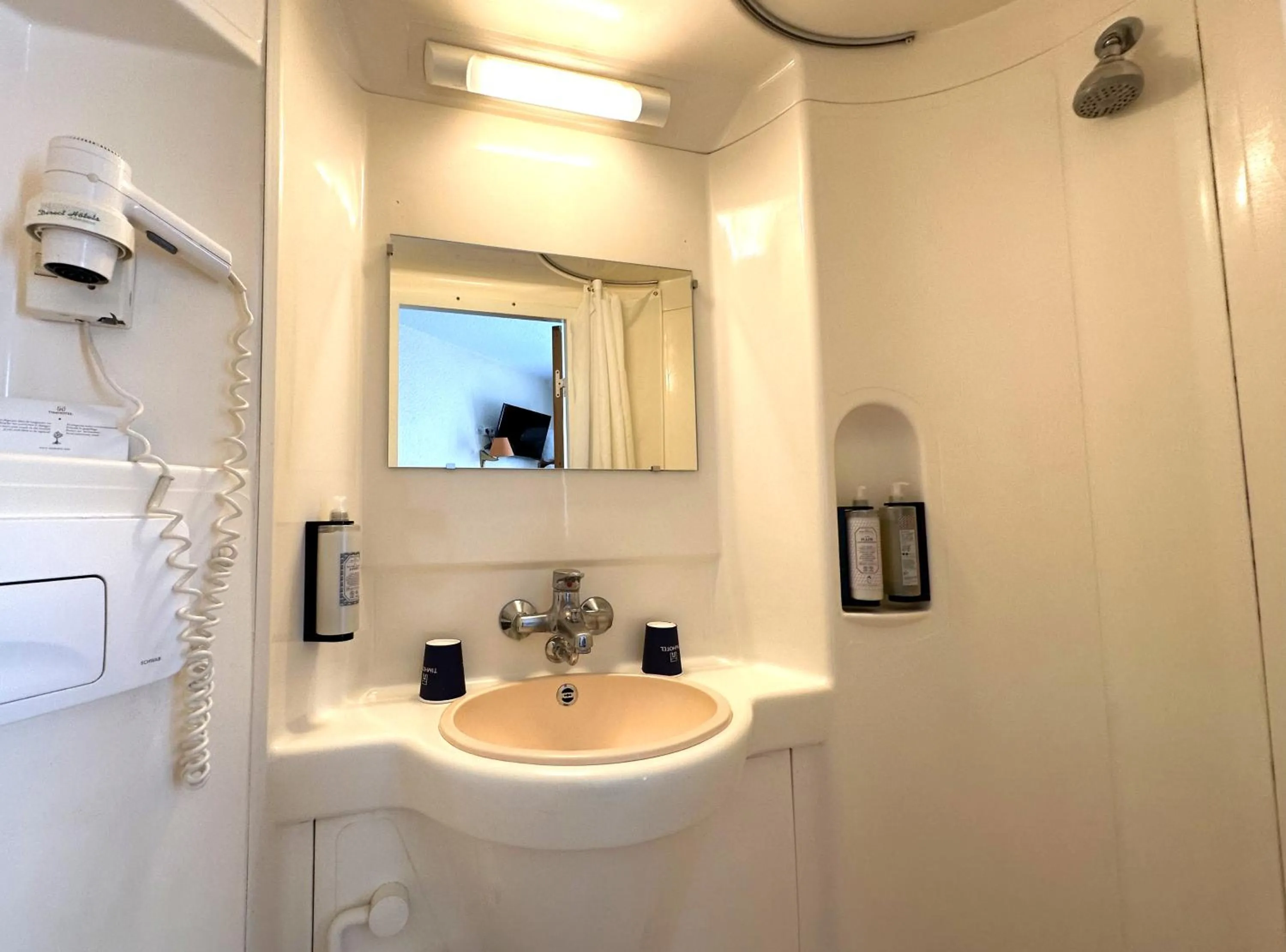 Bathroom in Timhotel Boulogne Rives de Seine