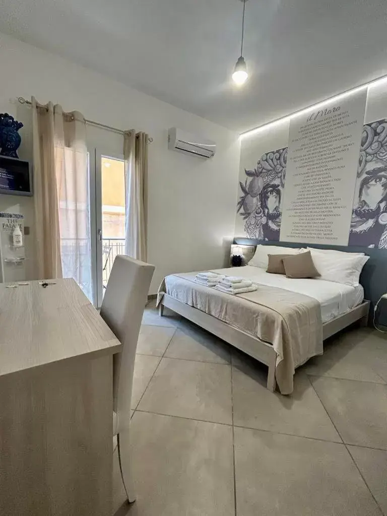 Deluxe Double Room with Balcony - single occupancy in THE PALACE B&B and Apartments Deluxe Double Room with Balcony - single occupancy in THE PALACE B&B and Apartments