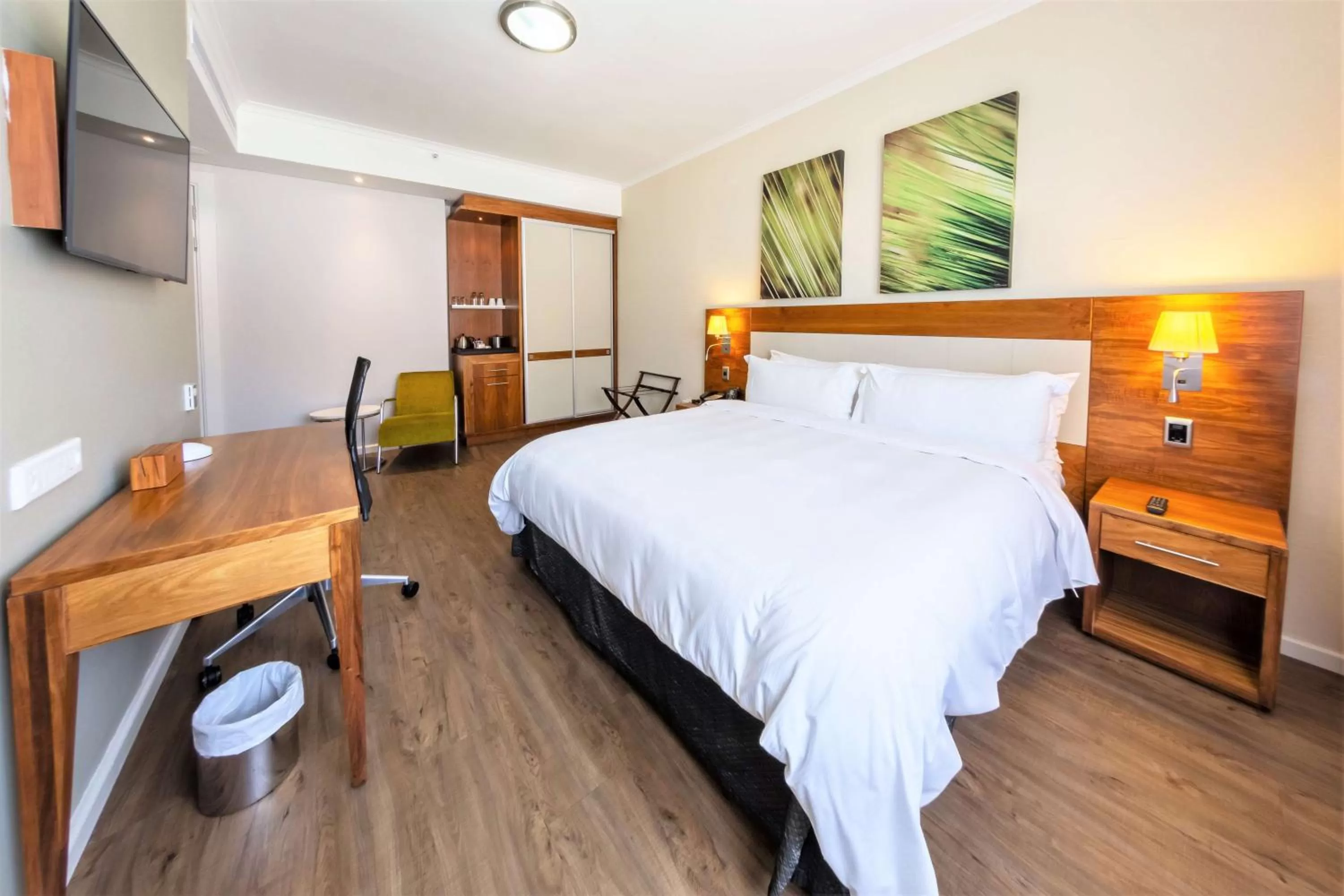 Bedroom in DoubleTree by Hilton Cape Town Upper Eastside