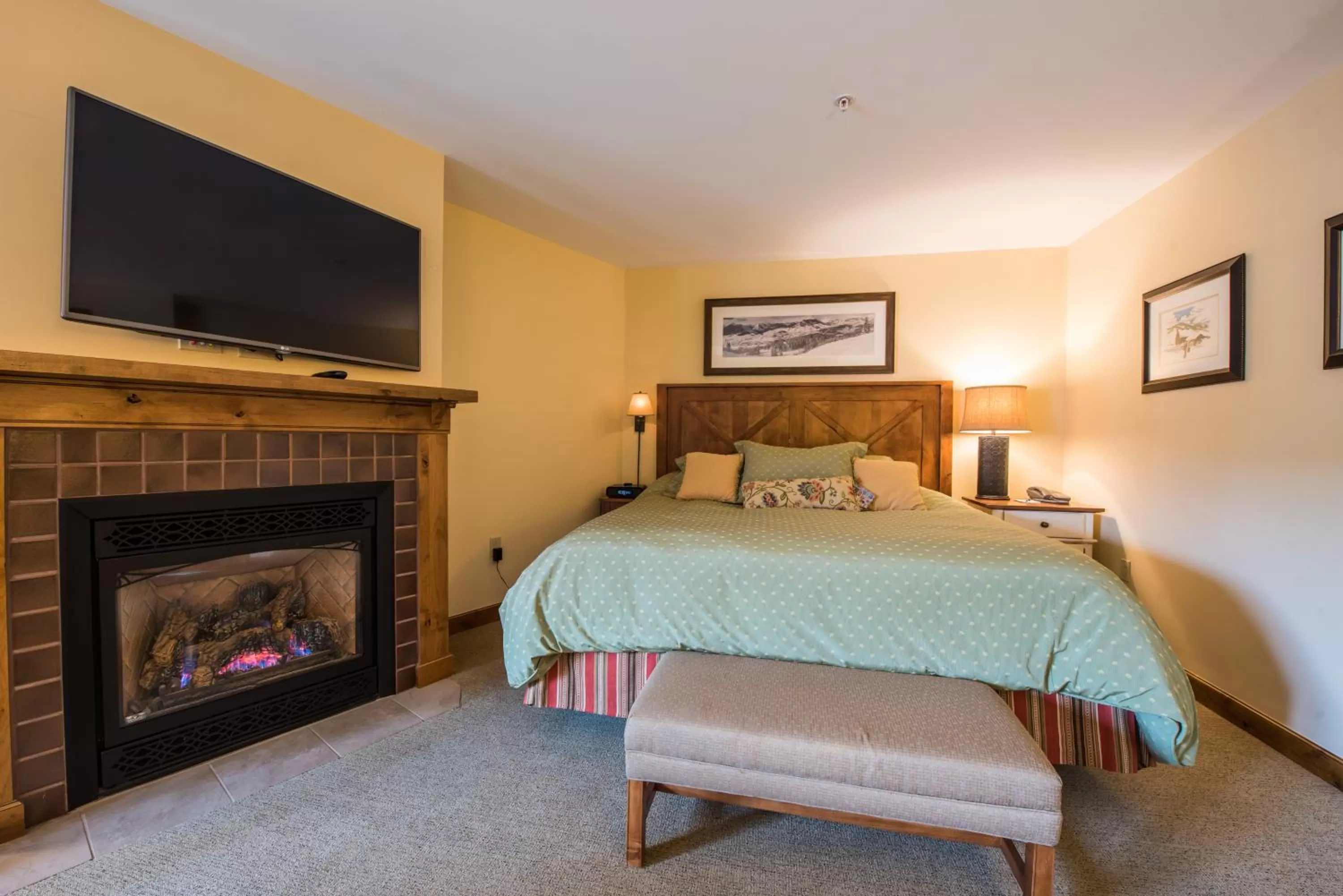 Bed in The Lodge at Mountaineer Square, A Vail Resorts Property
