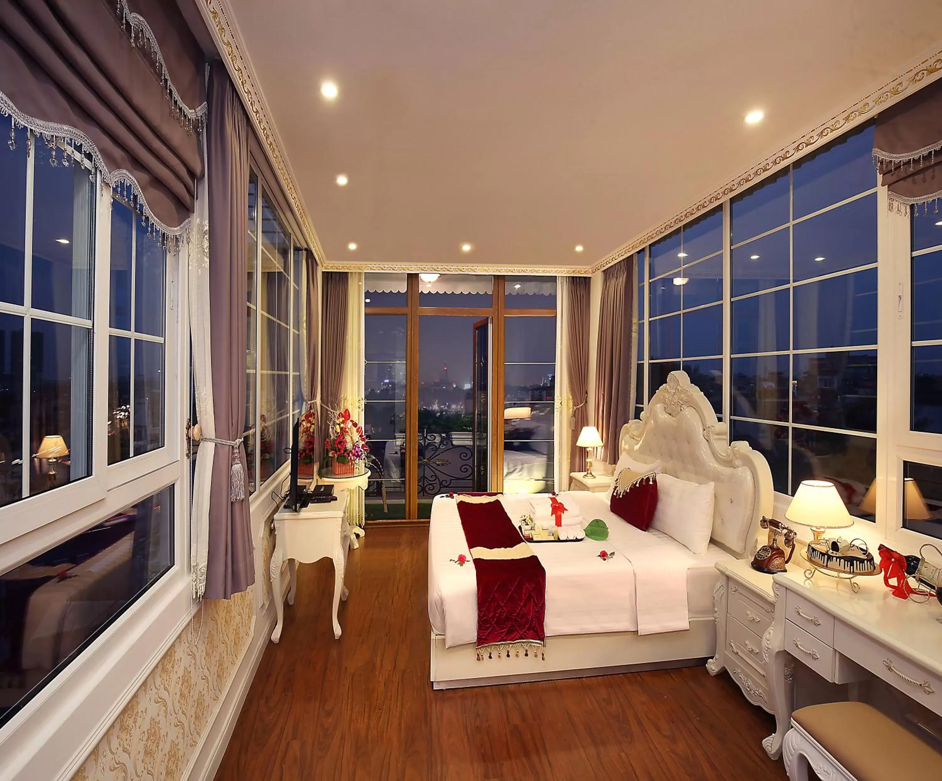 Deluxe Rooftop Double/Twin Room in Hanoi Hotel Royal Deluxe Rooftop Double/Twin Room in Hanoi Hotel Royal