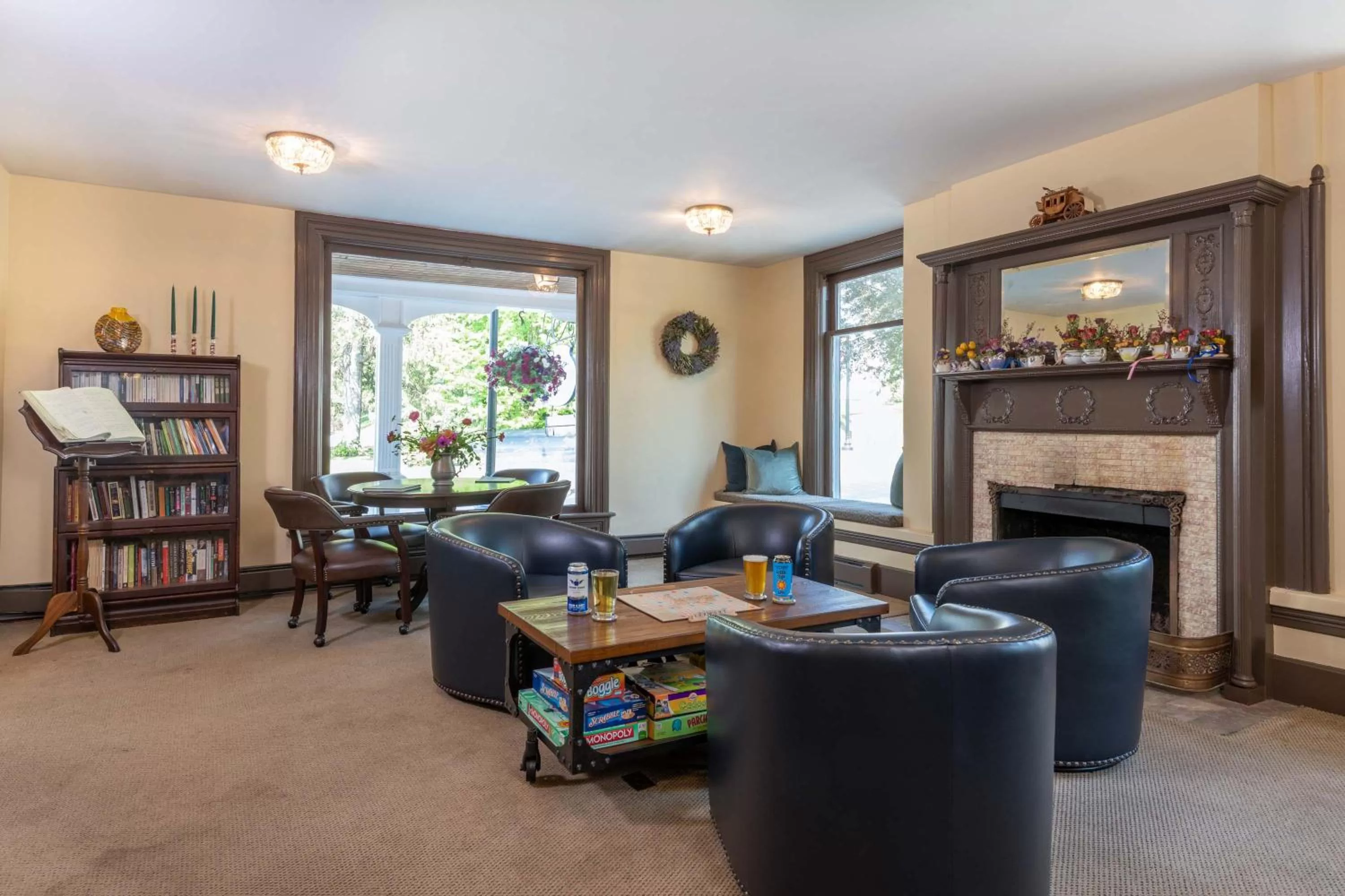 Living room in Old Stagecoach Inn