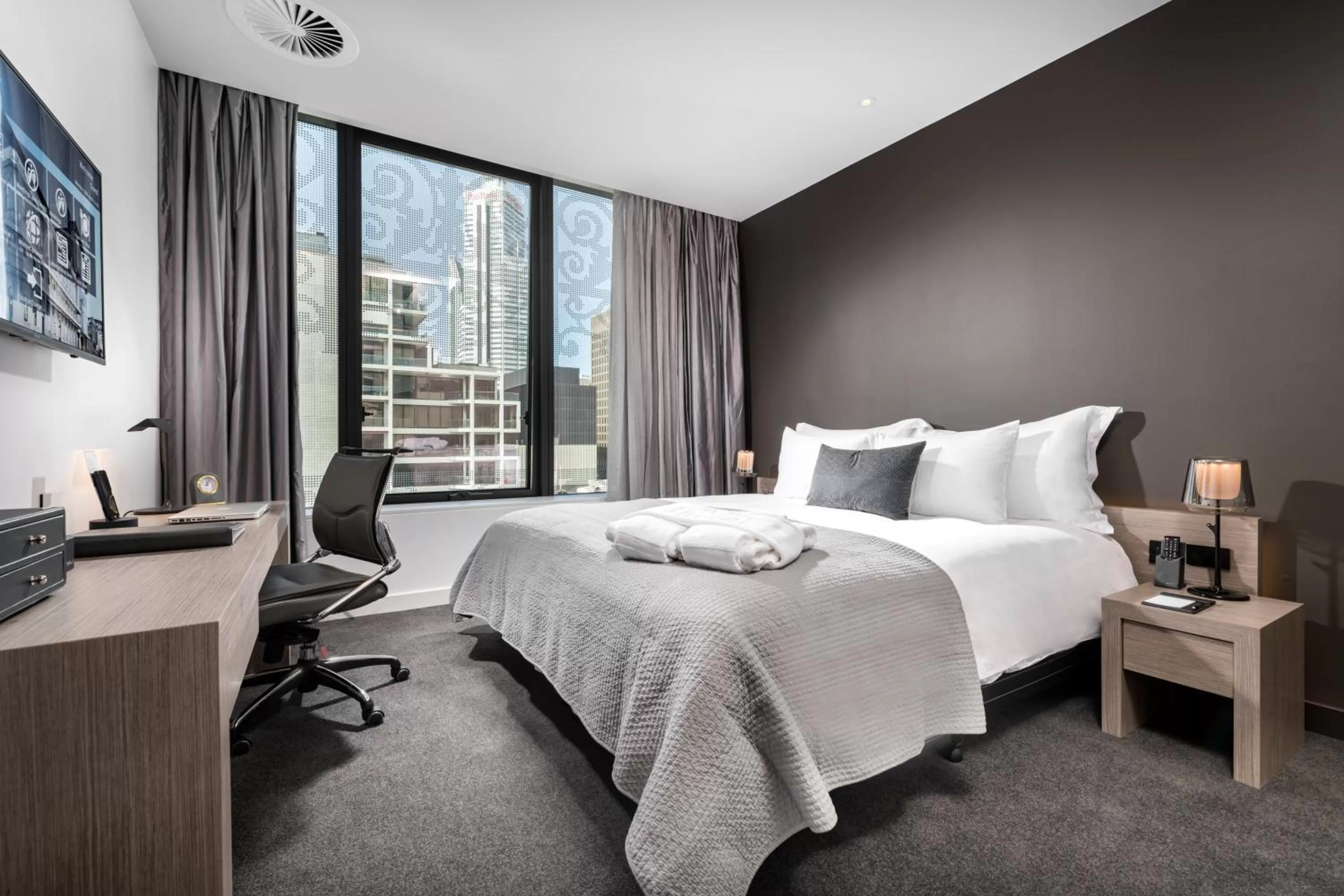 Photo of the whole room, Bed in The Melbourne Hotel