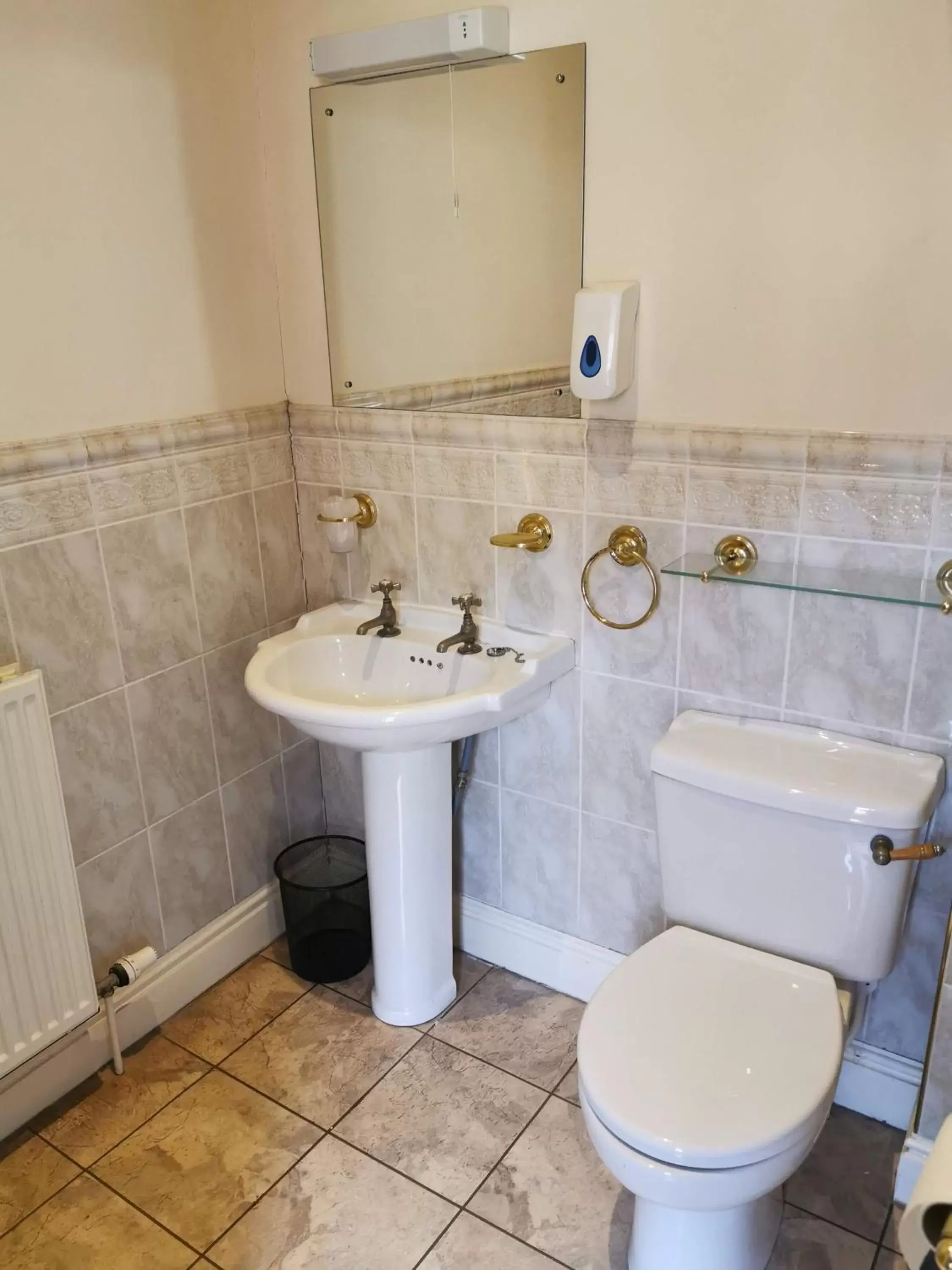 Twin Room in The Queens Hotel Twin Room in The Queens Hotel