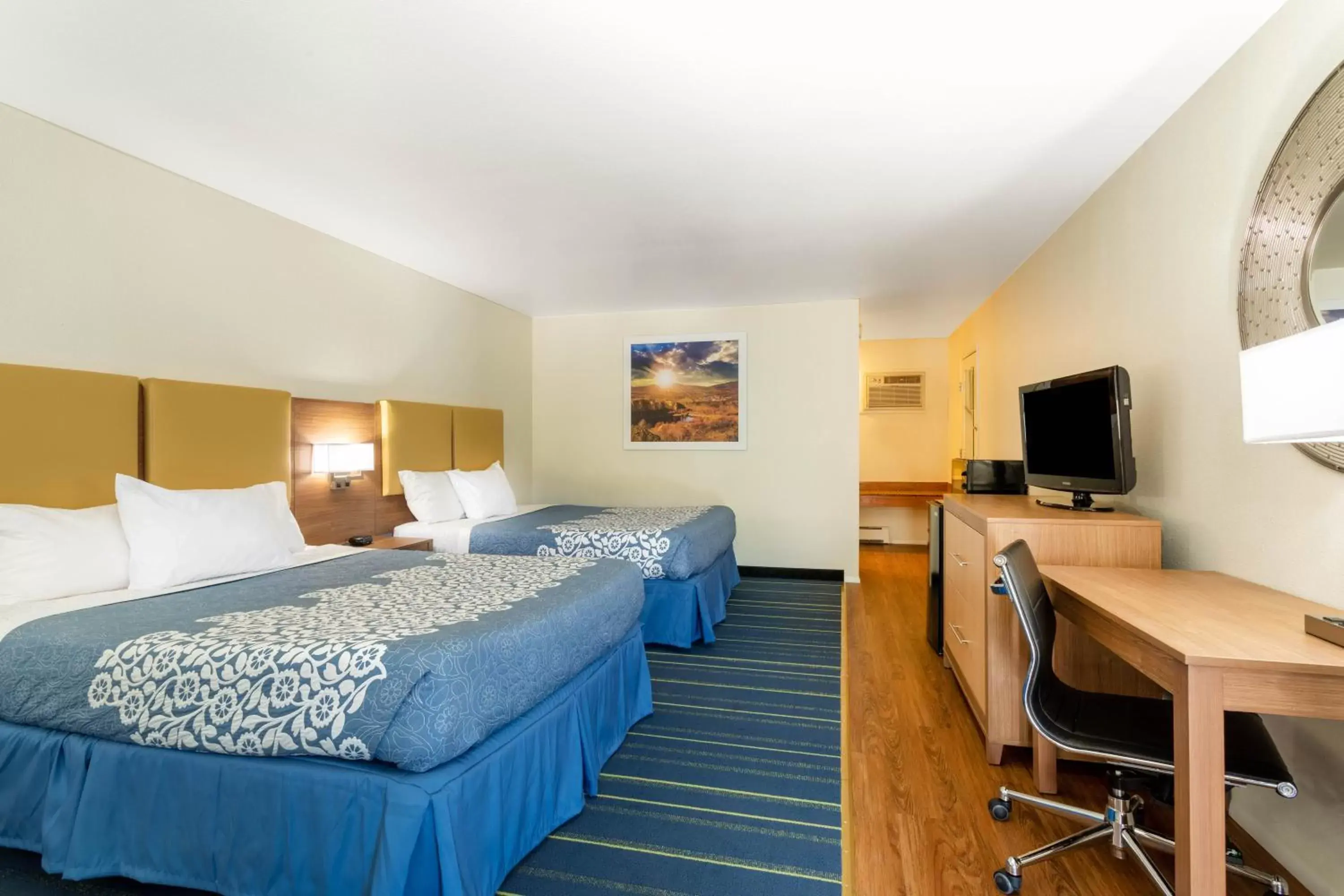 Queen Room with Two Queen Beds - Non-Smoking in Days Inn by Wyndham Durango Queen Room with Two Queen Beds - Non-Smoking in Days Inn by Wyndham Durango