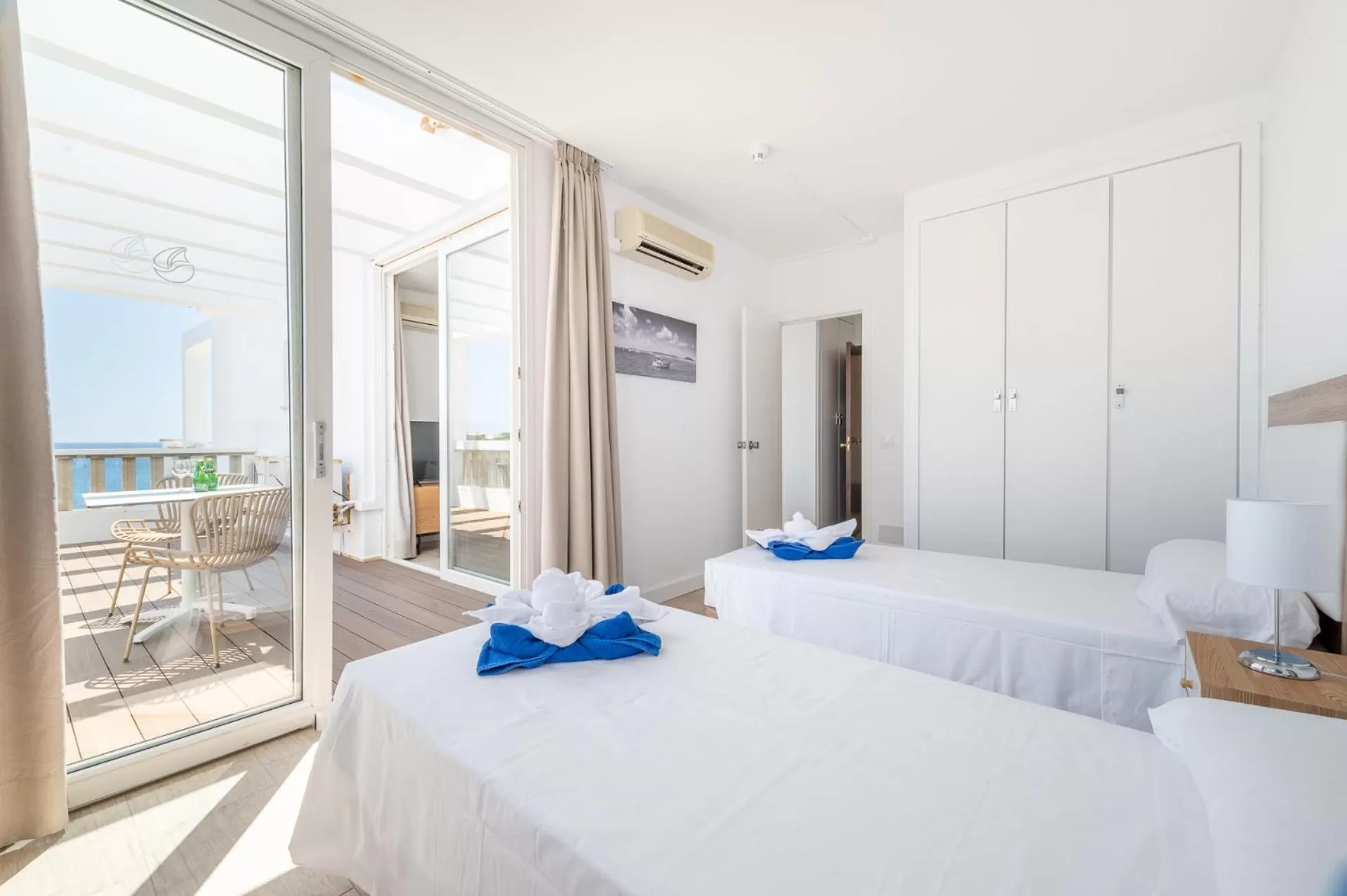 Bed in Orange Colom - Seaside Apartments