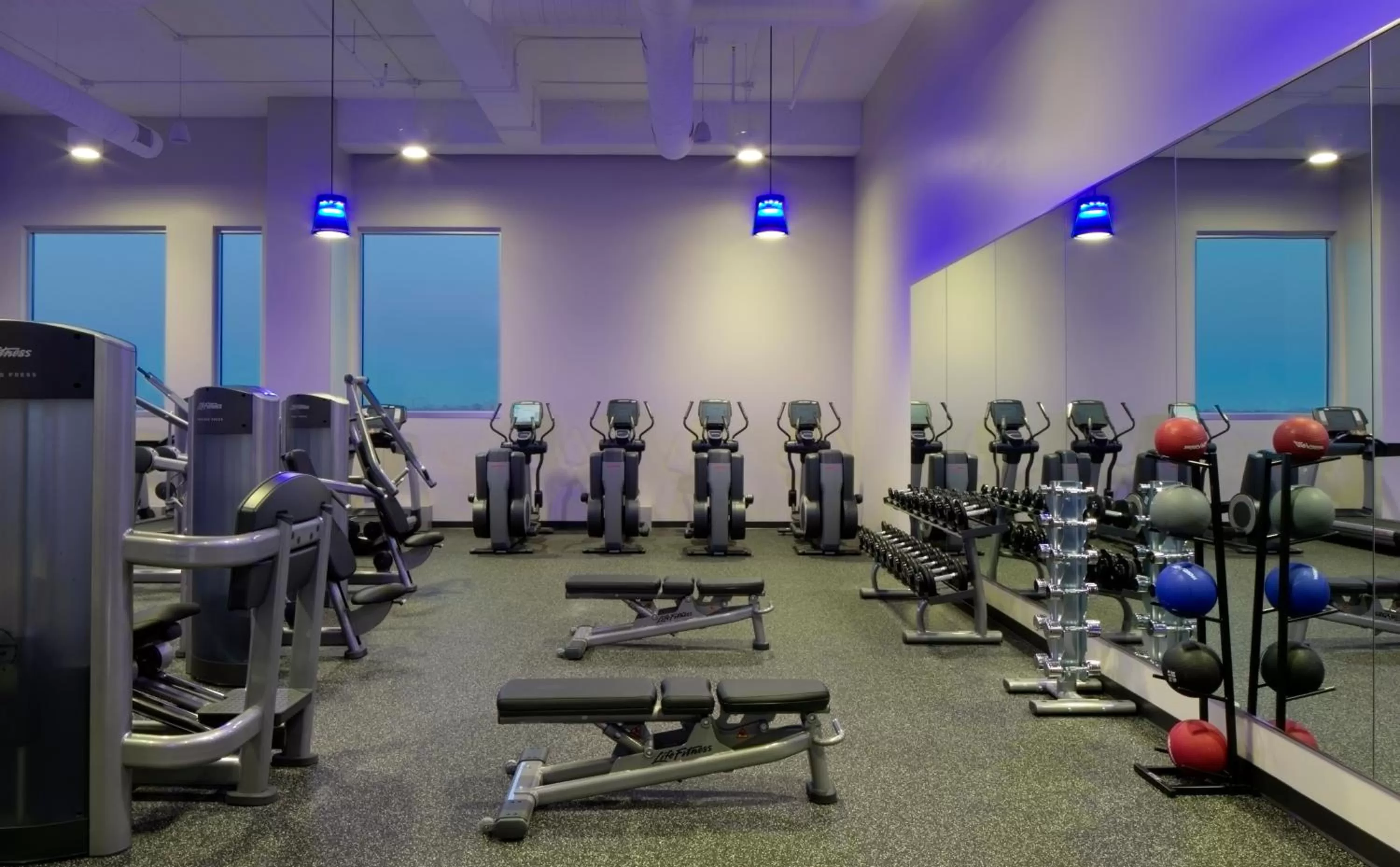 Fitness centre/facilities in Radisson Blu Mall of America
