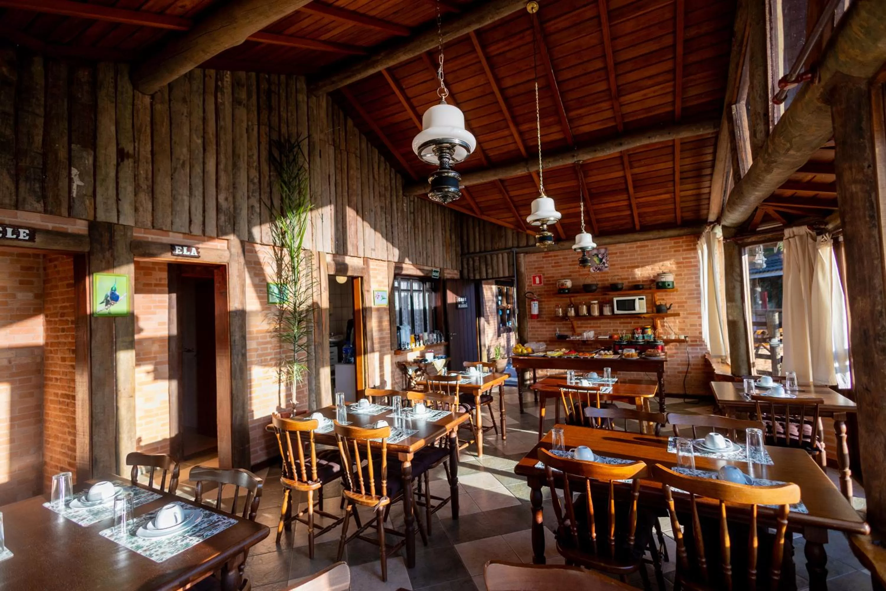 Restaurant/Places to Eat in Chalés 3 Pinheiros