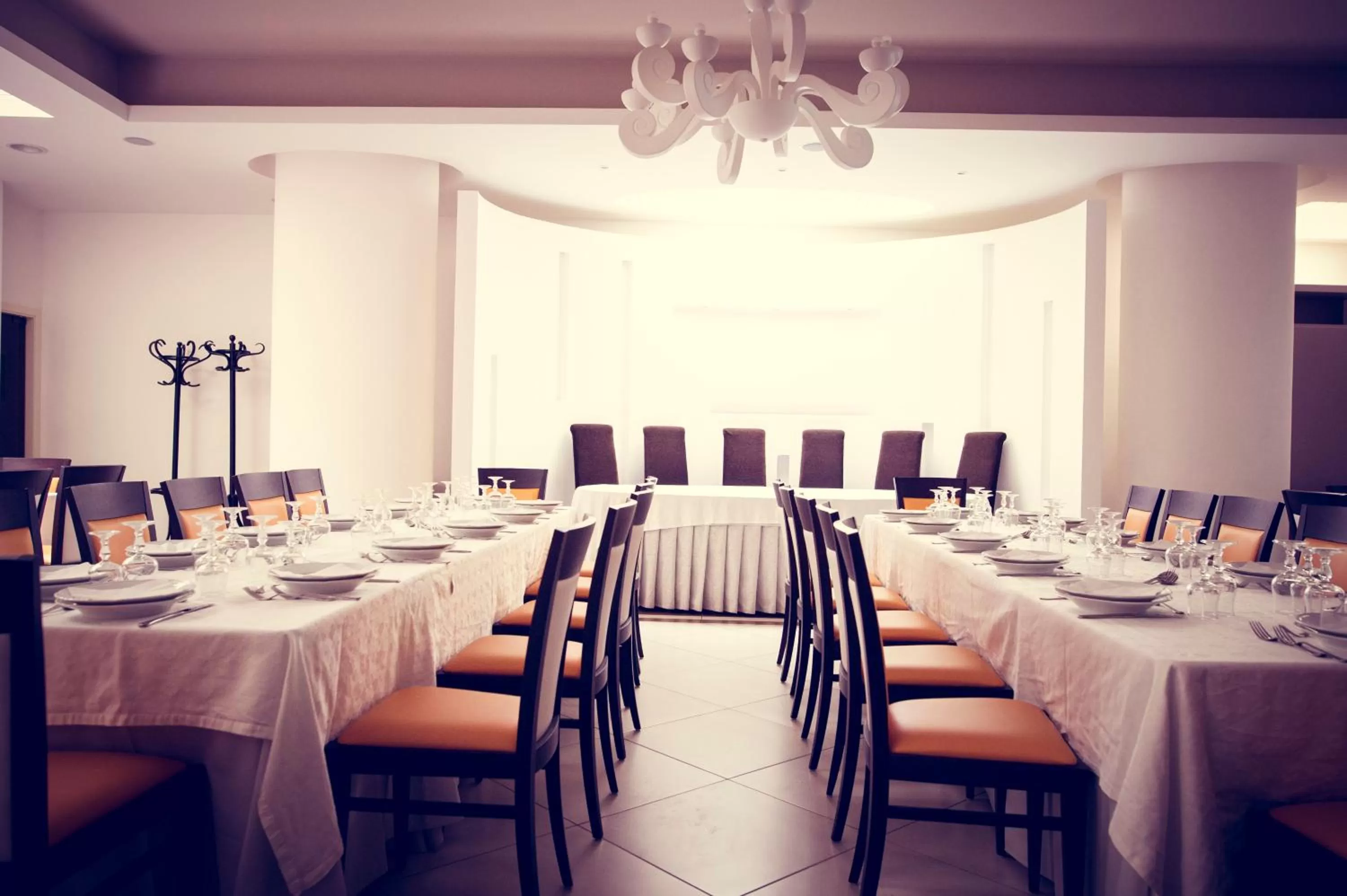 Restaurant/places to eat in Hotel Fini