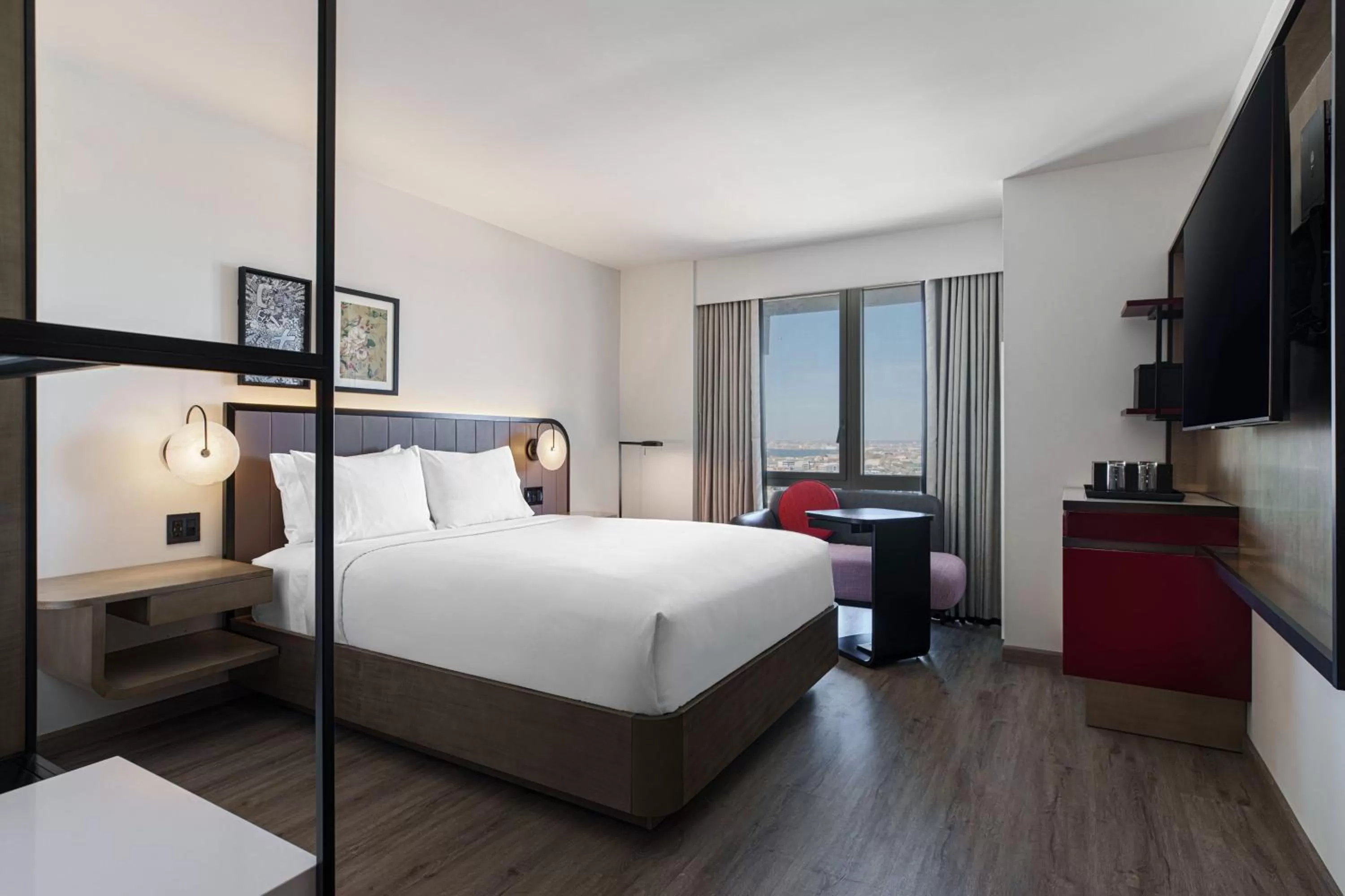 Photo of the whole room, Bed in Renaissance New York Flushing Hotel at Tangram