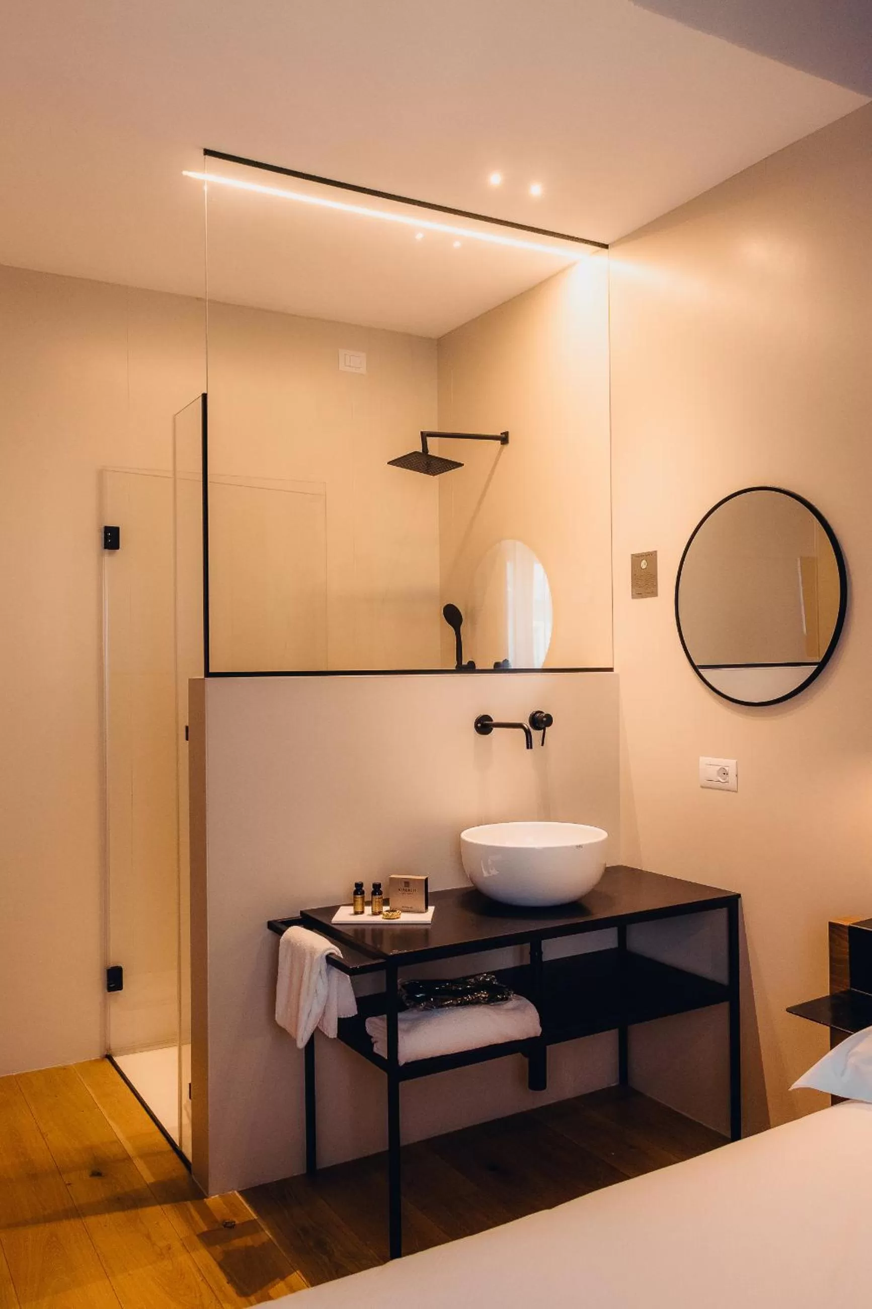 Bathroom, Bed in Albergo Centrale
