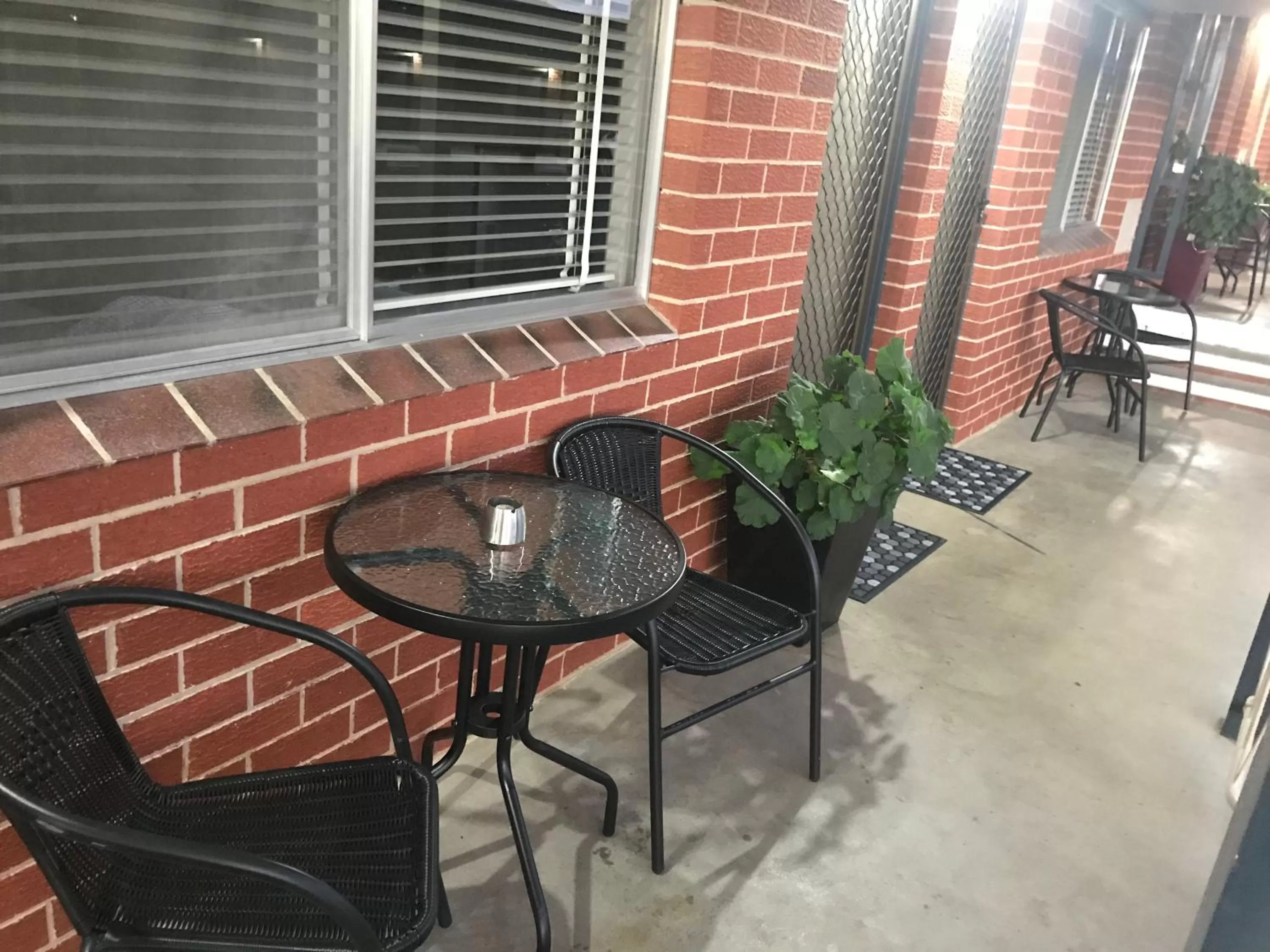 Patio in Kootingal Landview Motel