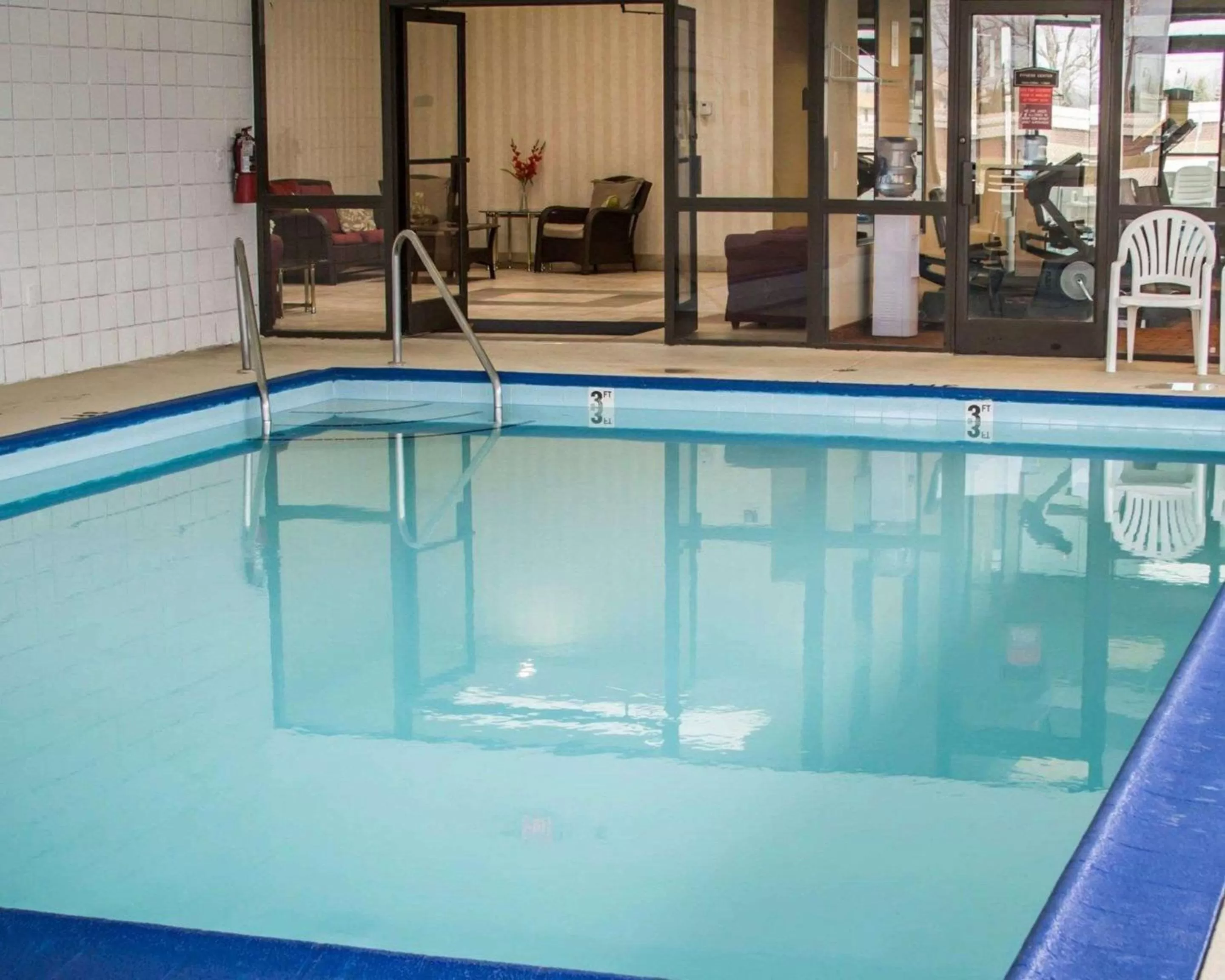 Swimming pool in Quality Inn & Suites Port Huron