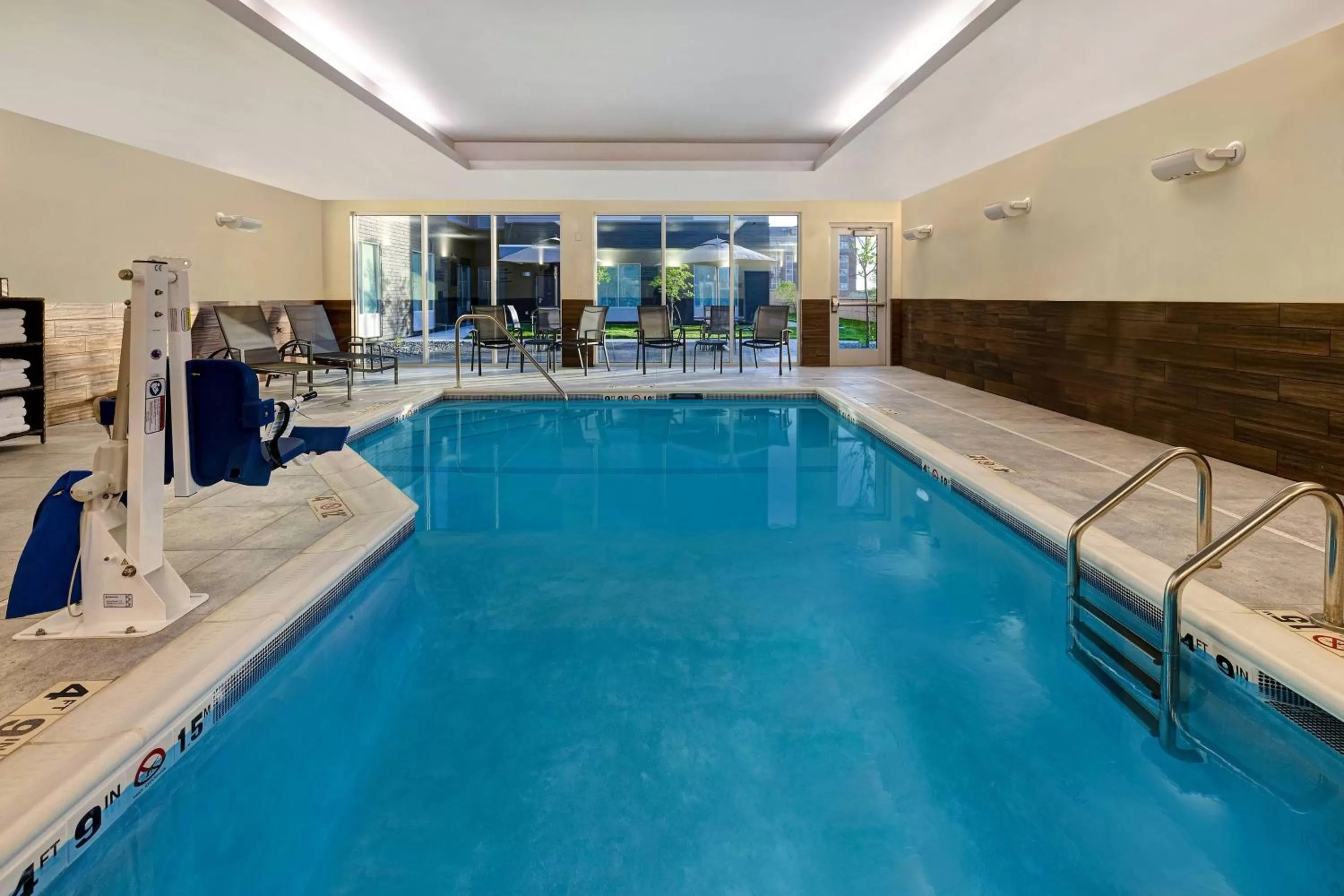 Swimming pool in Fairfield by Marriott Inn & Suites St. Paul Eagan