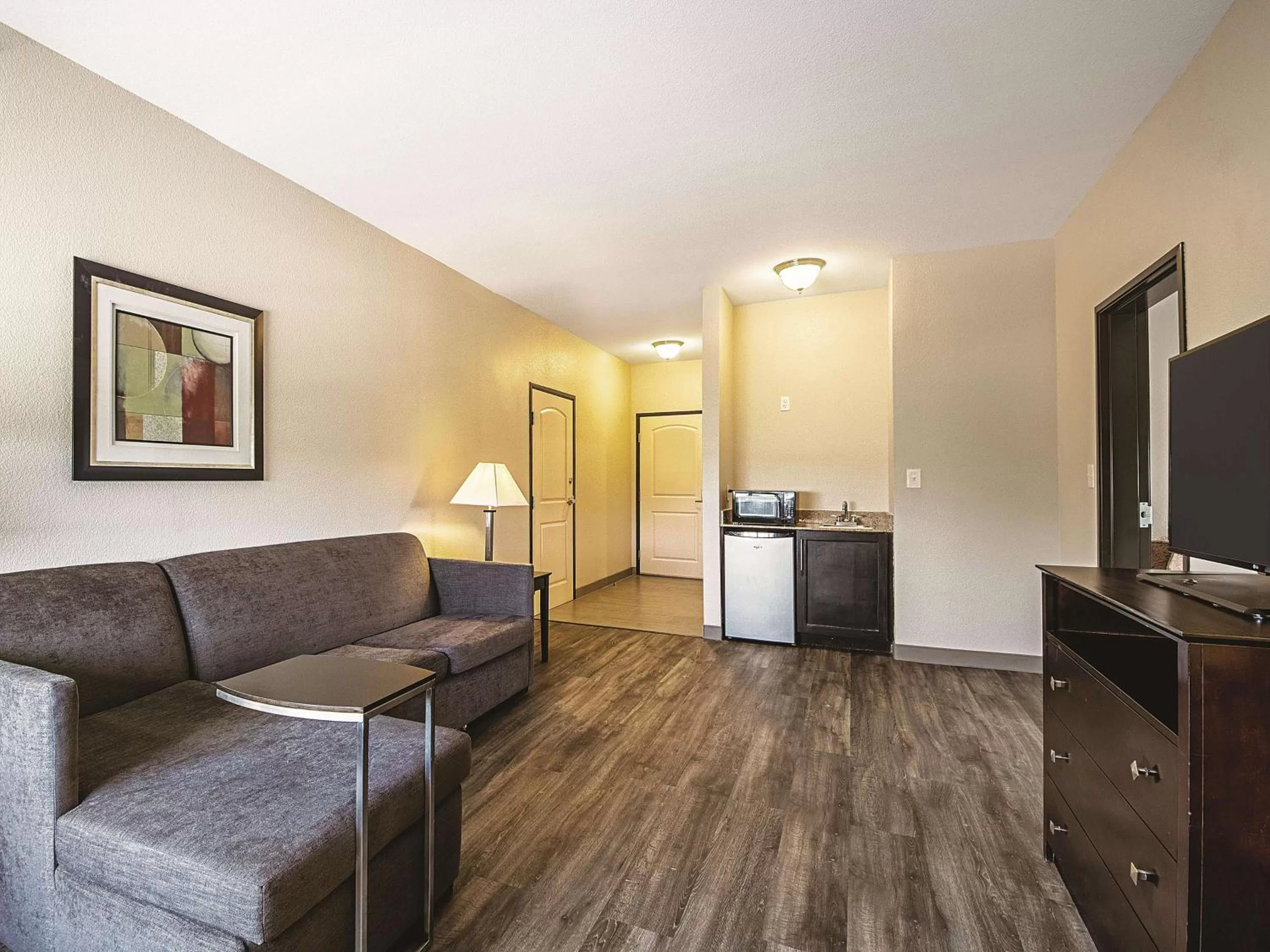 Photo of the whole room in La Quinta by Wyndham McKinney