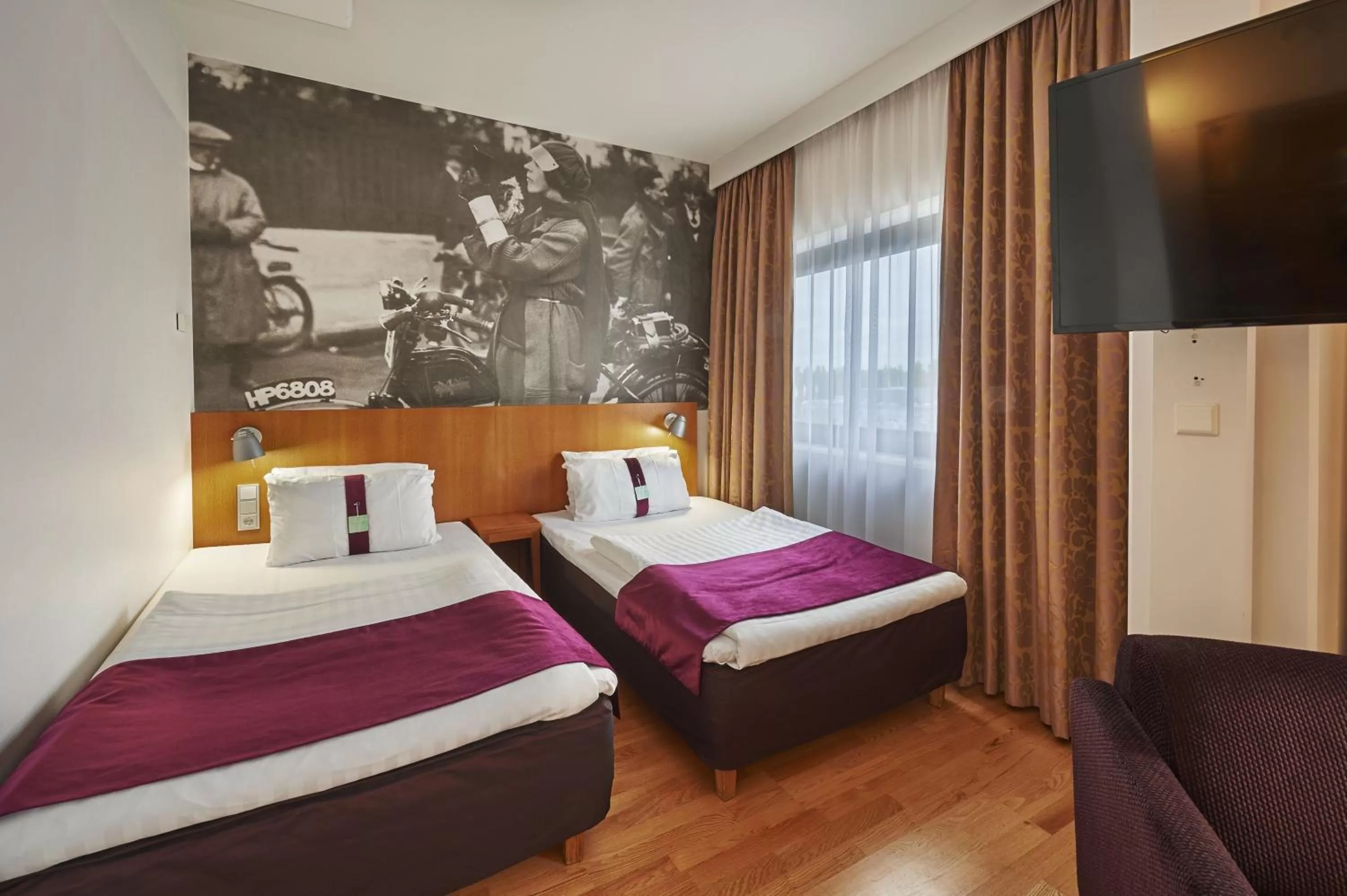 Photo of the whole room, Bed in Holiday Inn Helsinki-Vantaa Airport by IHG