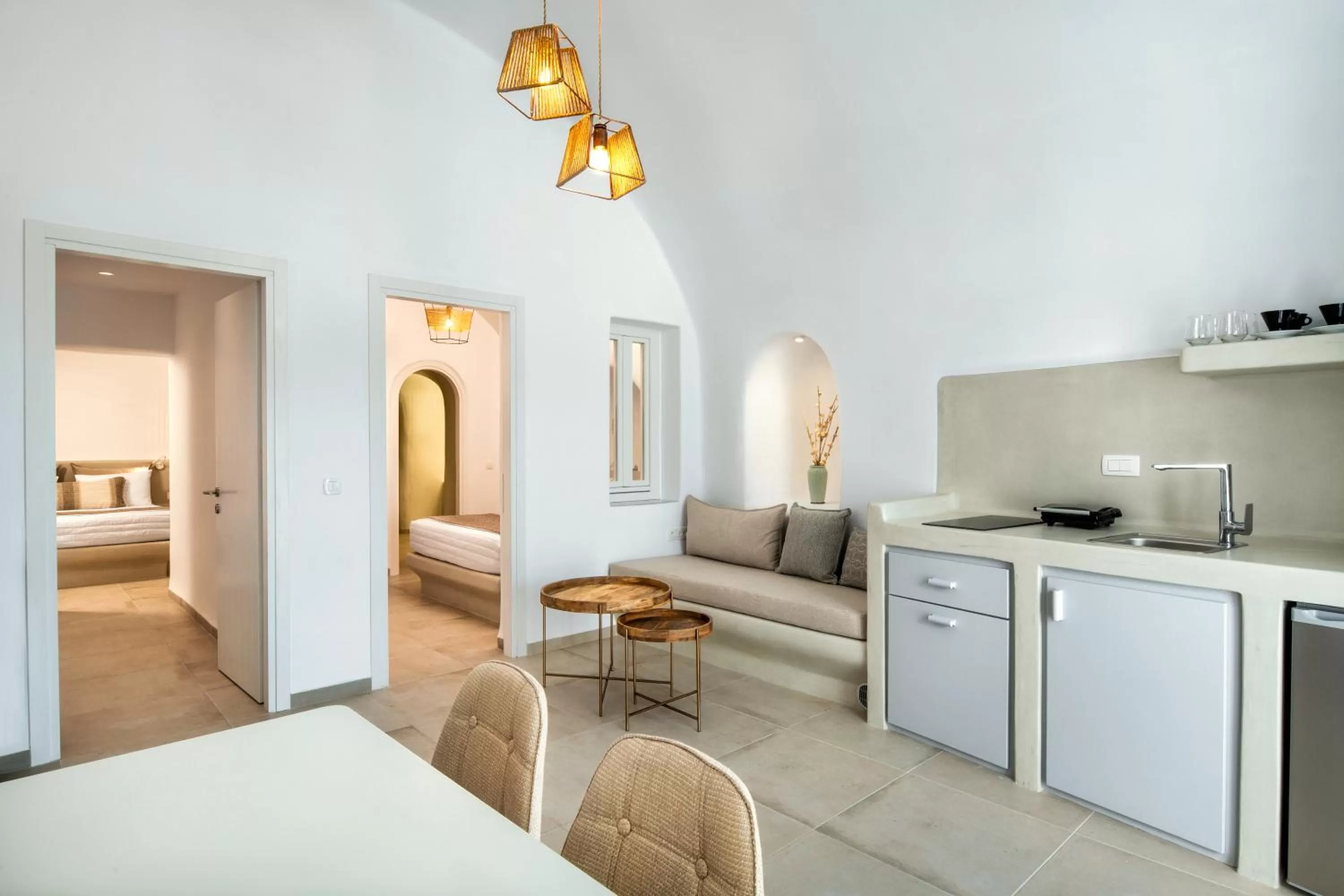 Kitchen or kitchenette, Bed in Hill Suites