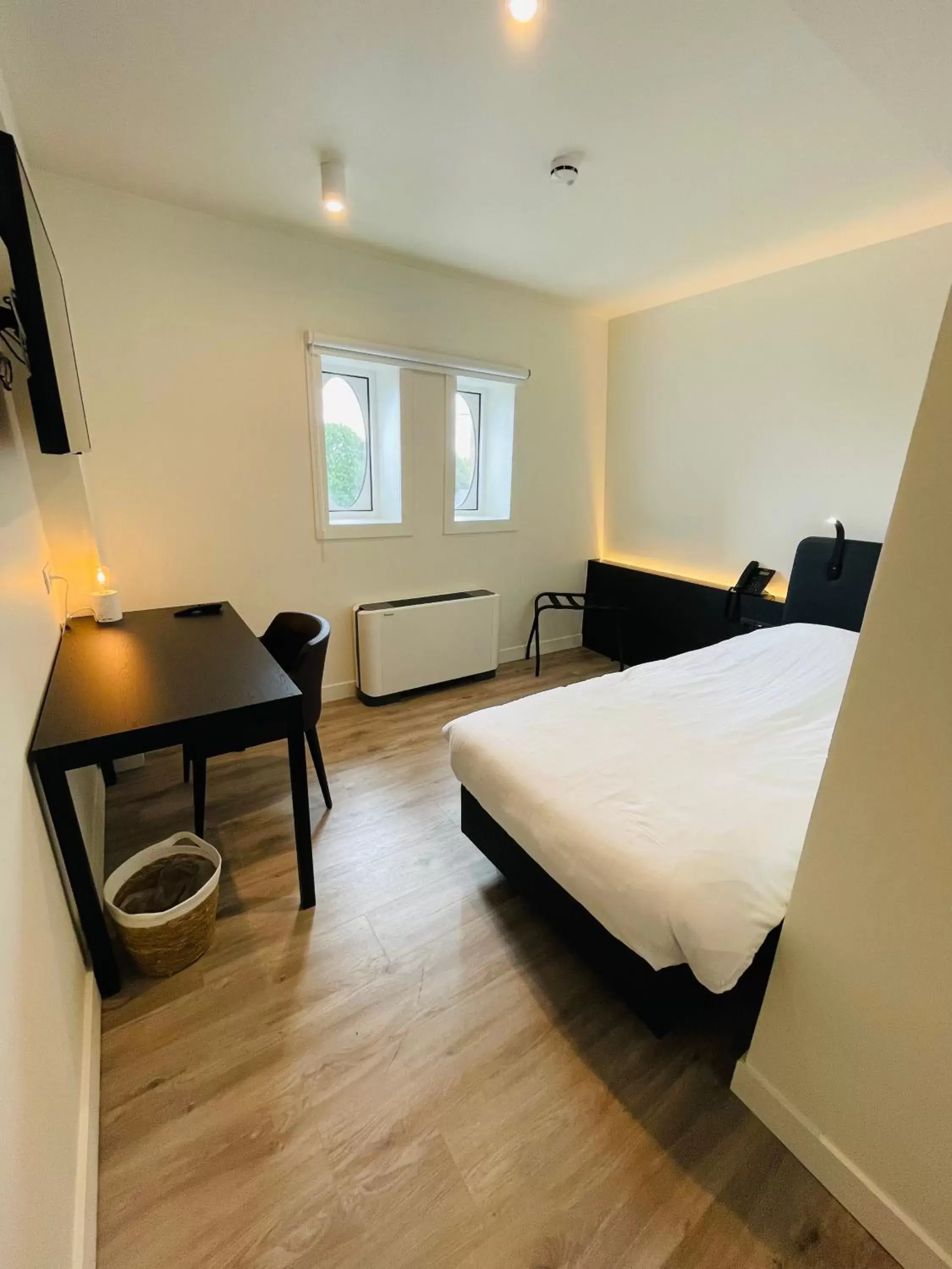 Standard Single Room in Hotel Bell-X Kortrijk-Wevelgem Standard Single Room in Hotel Bell-X Kortrijk-Wevelgem