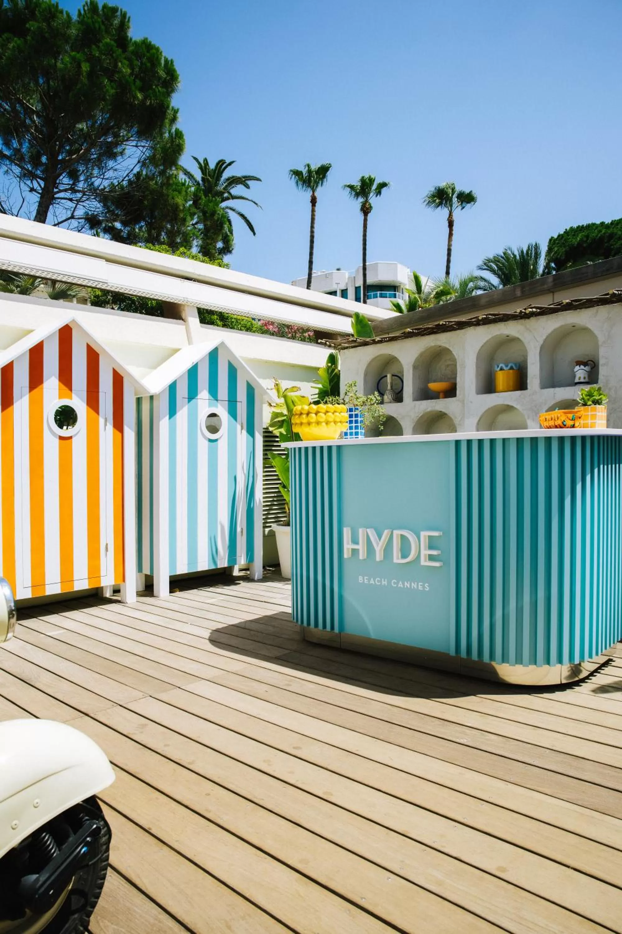 Beach in Mondrian Cannes