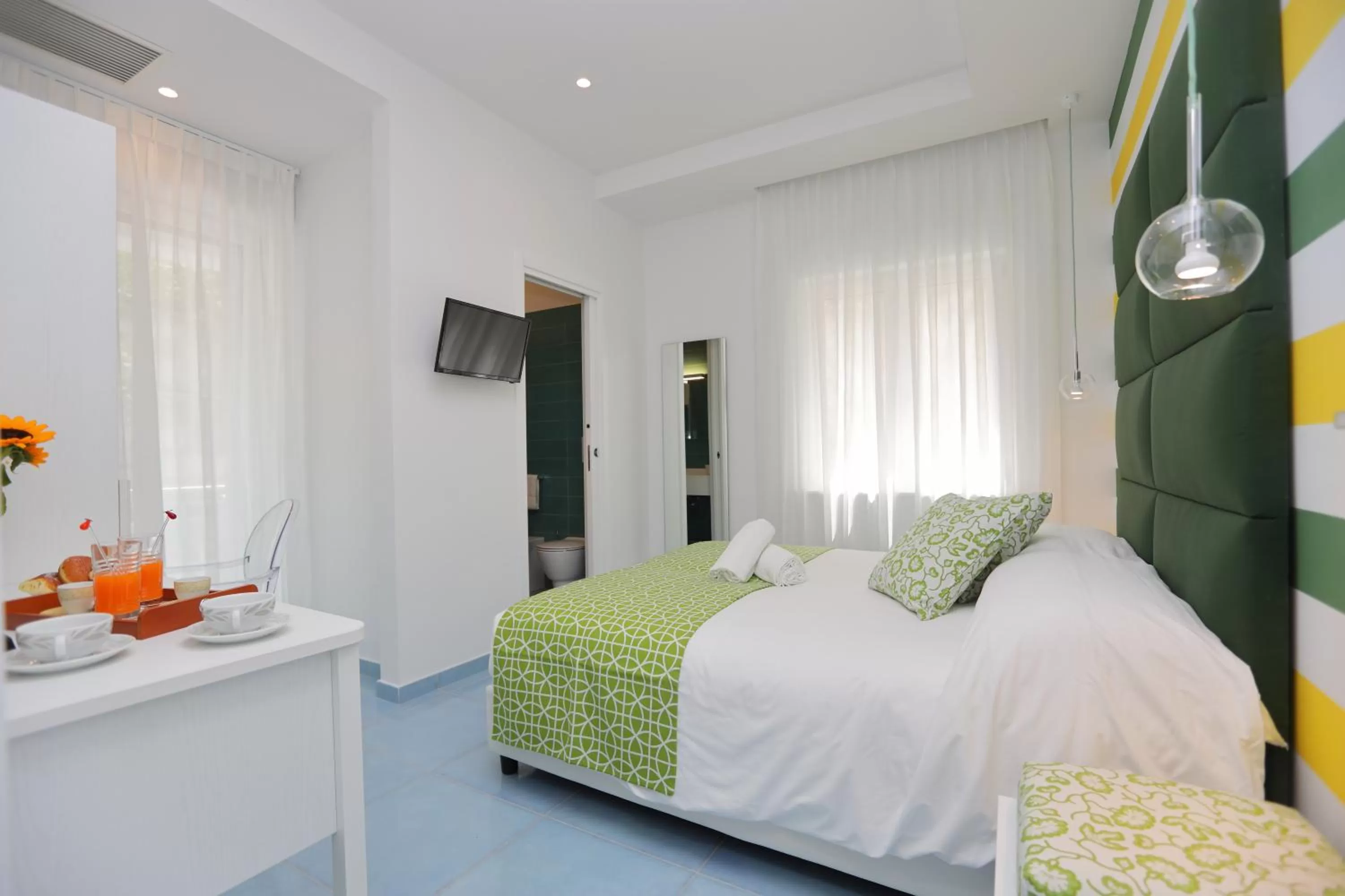 Photo of the whole room, Bed in Domus Meta