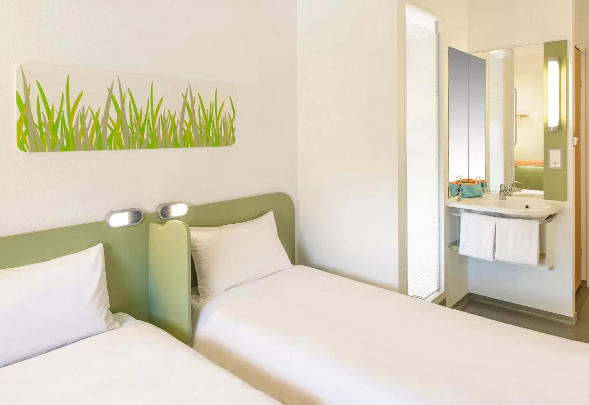 Bedroom, Bed in ibis budget Winterthur