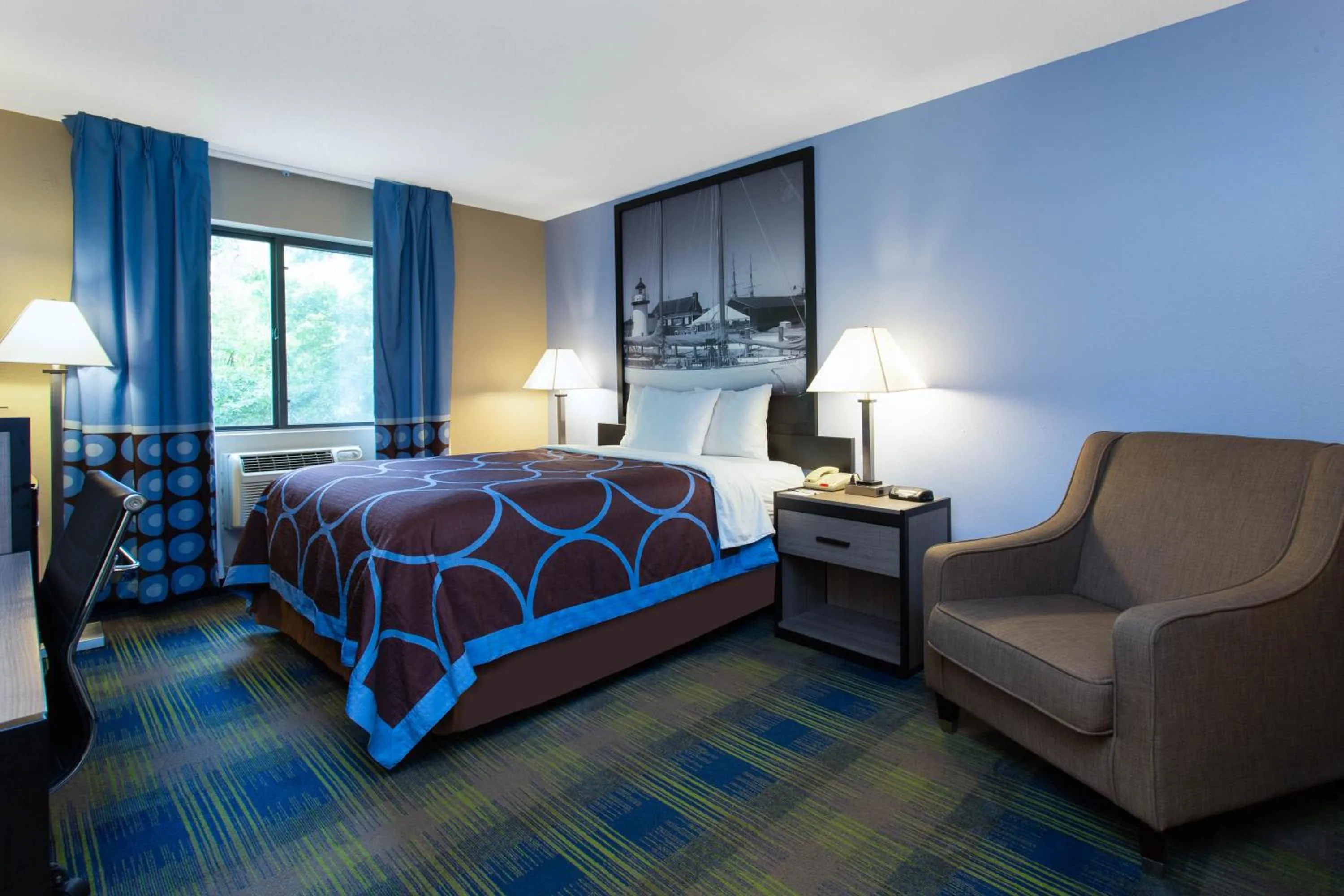 Bed in Super 8 by Wyndham Cromwell/Middletown