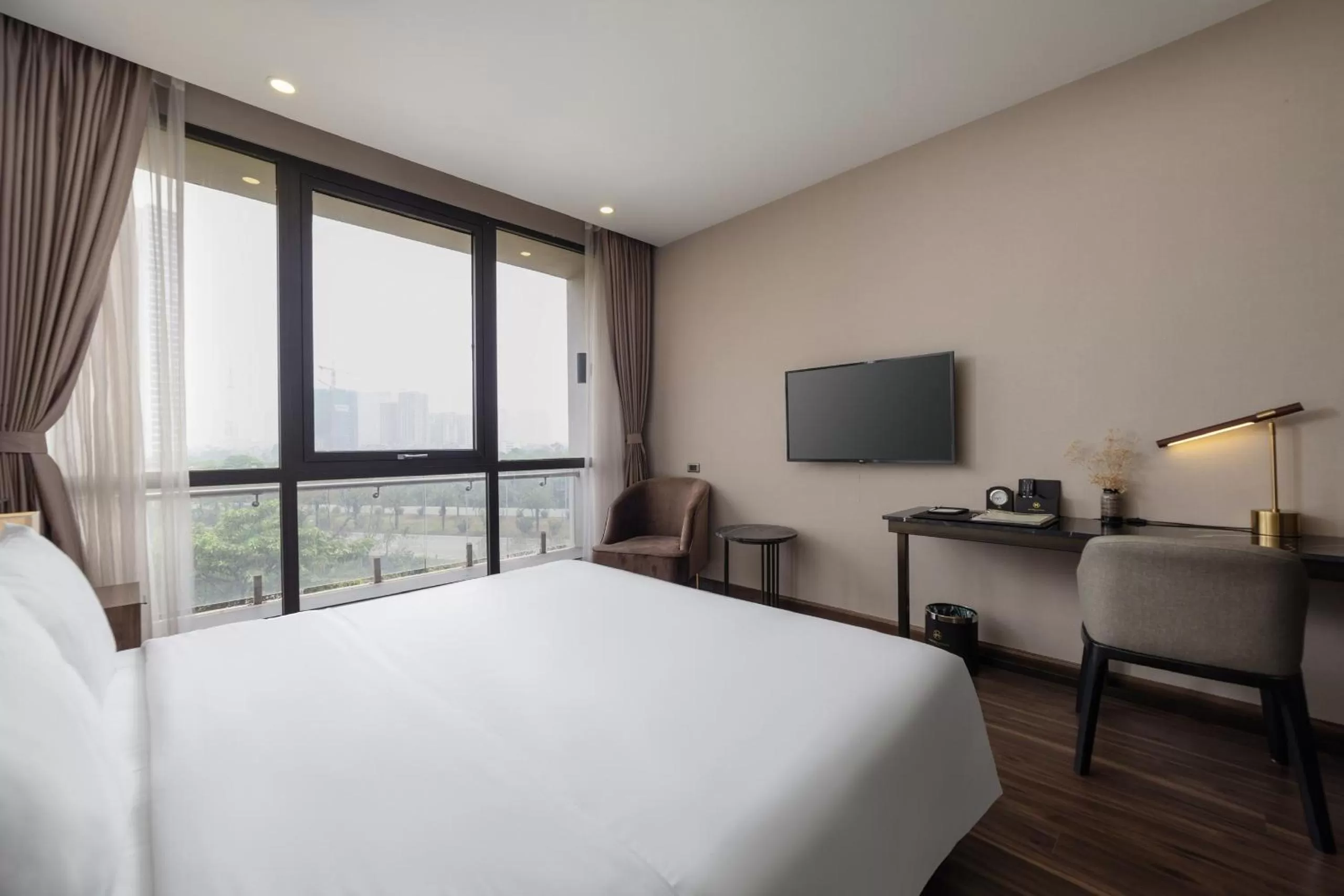 TV and multimedia, Bed in Western Skyline Hotel