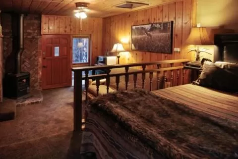 Bed in Silver Pines Lodge
