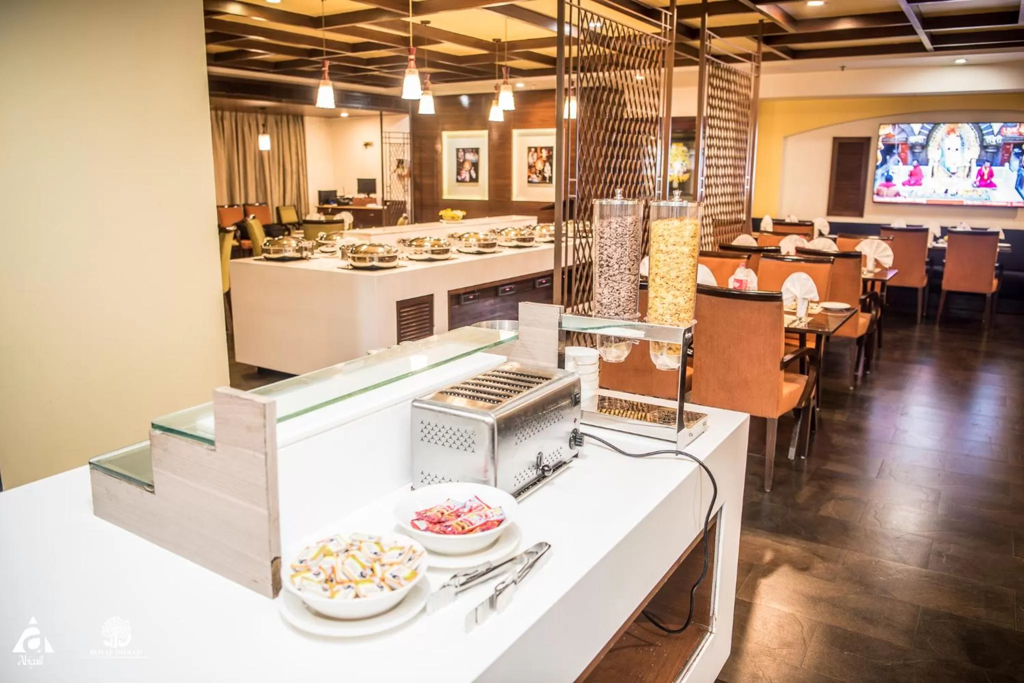 Restaurant/places to eat in Hotel Abigail Goradia's