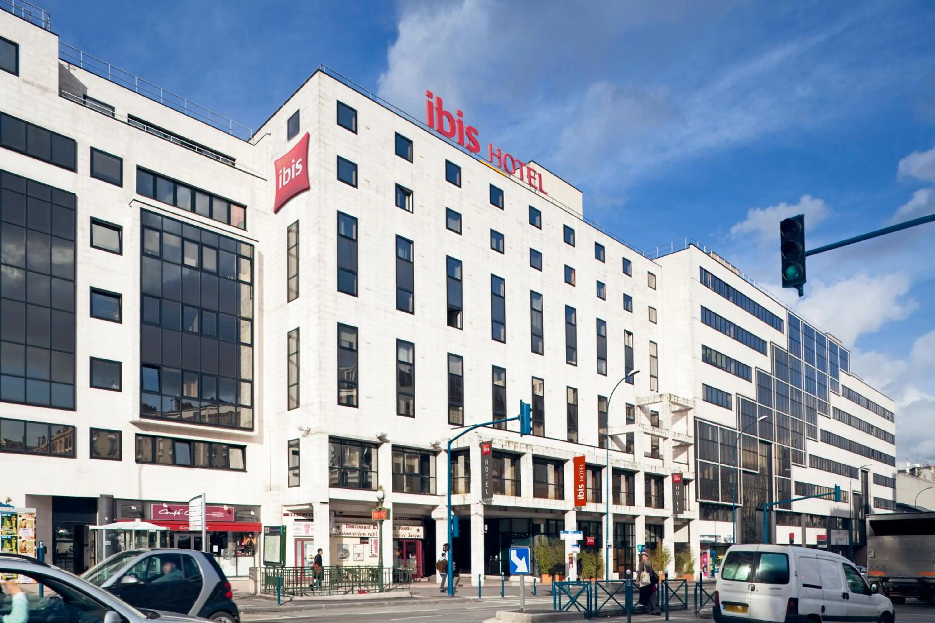 Facade/entrance in ibis Paris Pantin Eglise